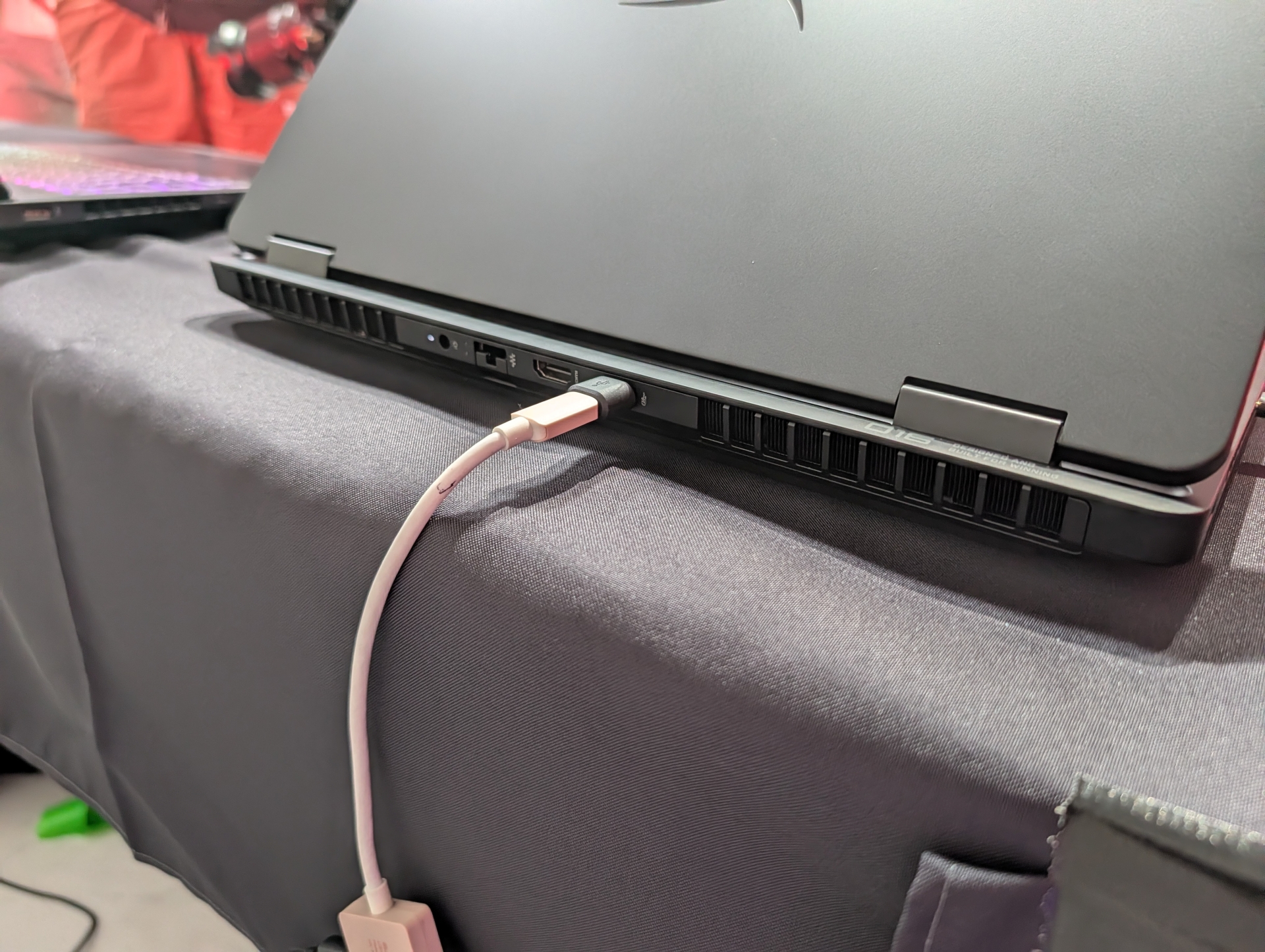 背面にはUSB Type-Cのほか、HDMI出力や有線LANなども見られる