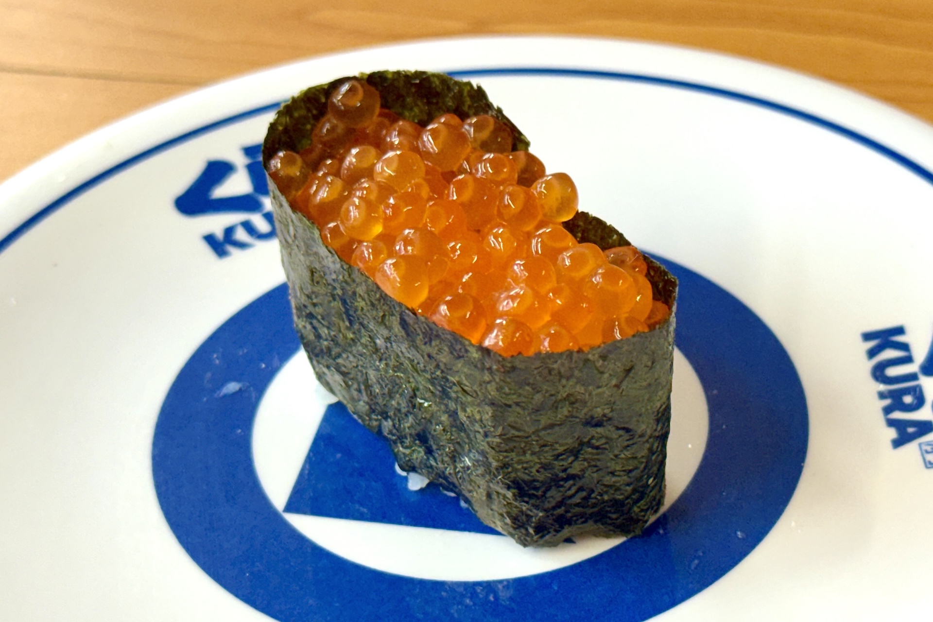 「海水仕込み 純いくら（一貫）」 価格：330円 販売期間：4月17日〜4月26日まで