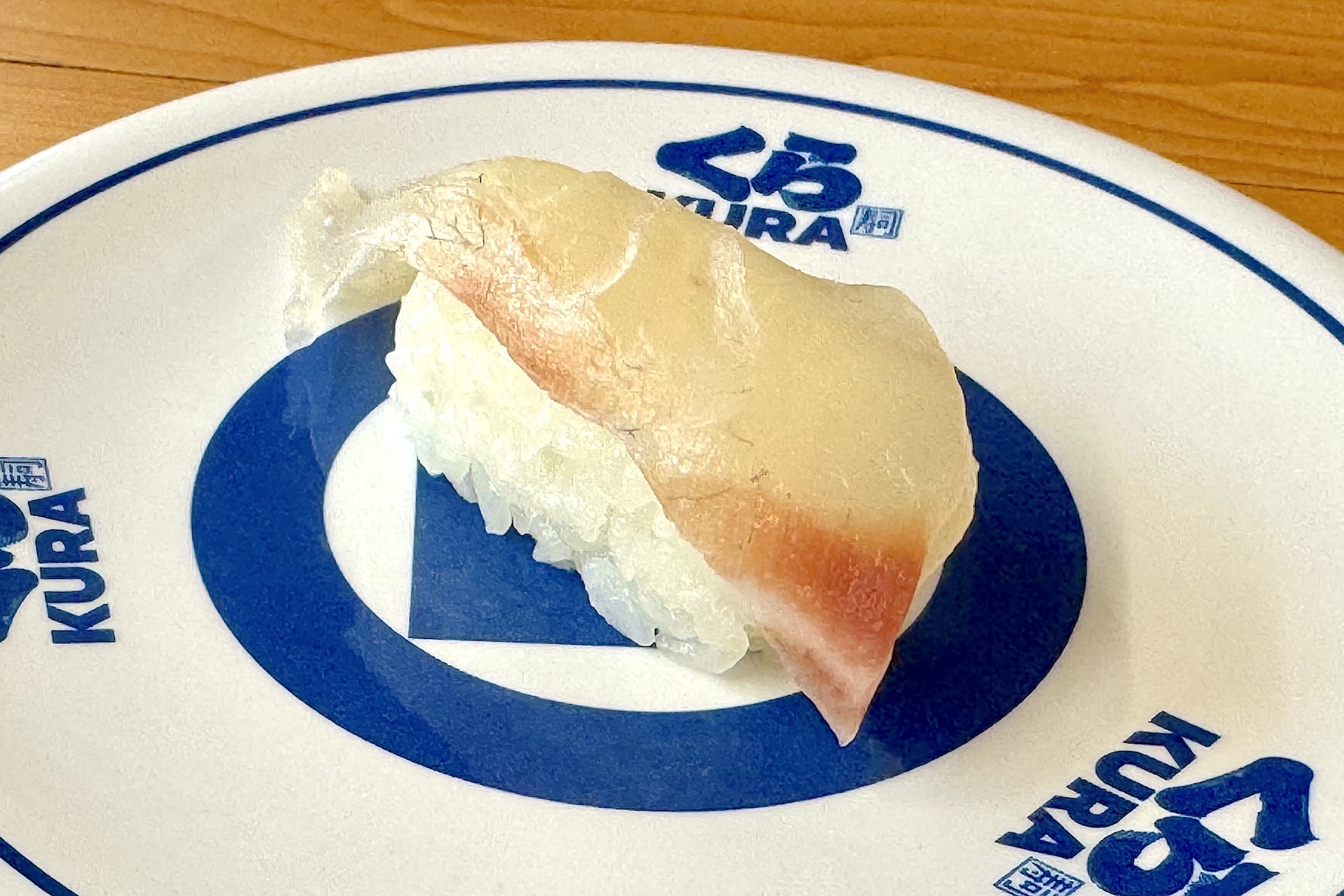 「熟成 桜鯛（一貫）」 価格：140円 販売期間：販売中〜4月26日まで