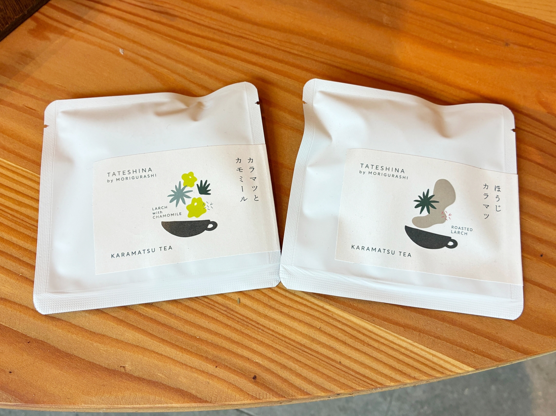 たてしなお土産巾着「お茶セット」（1,200円）の内容。ほうじカラマツ、カラマツとカモミール