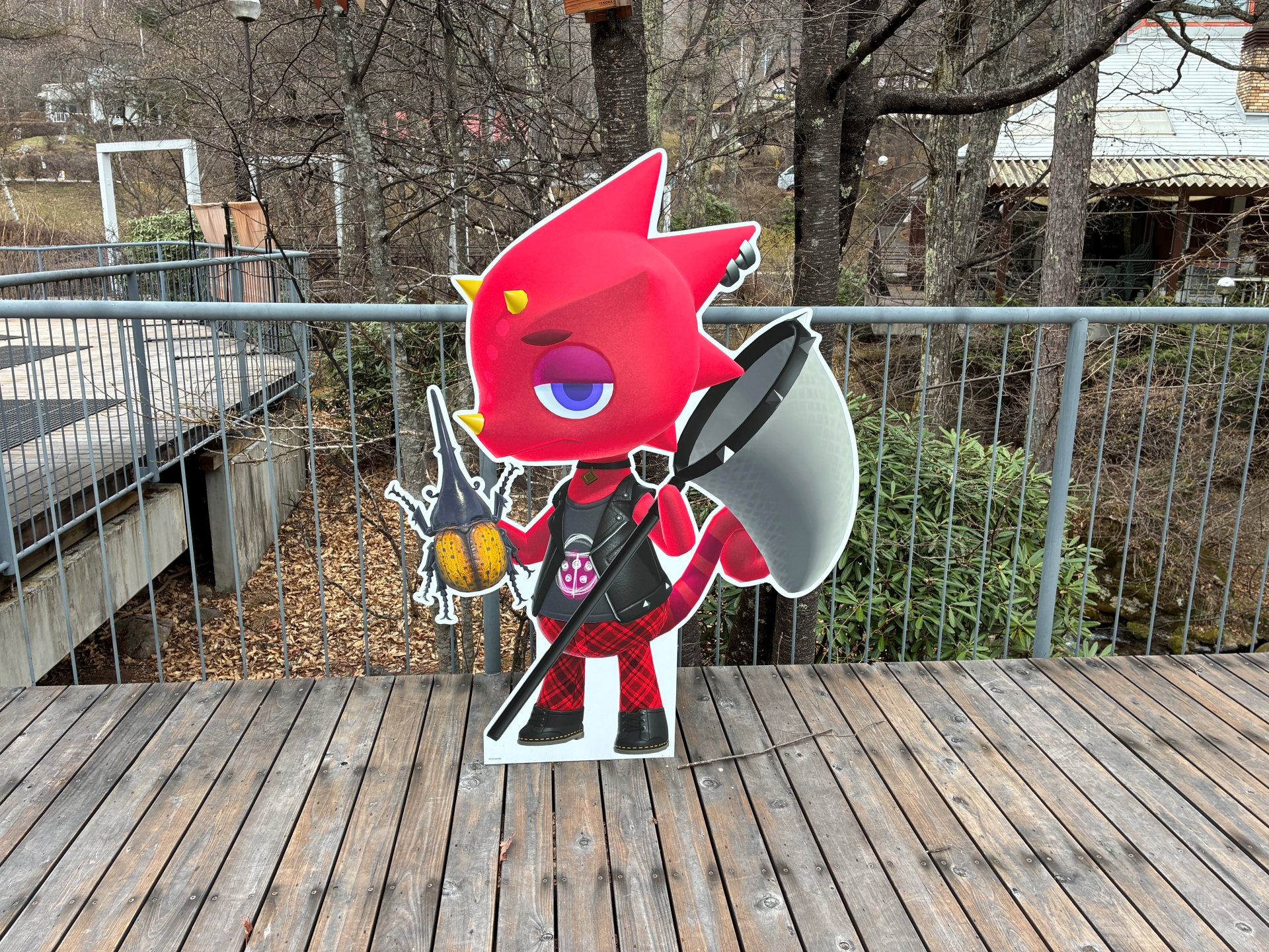 「TENOHA蓼科」周囲にも「あつまれ どうぶつの森」の装飾がある