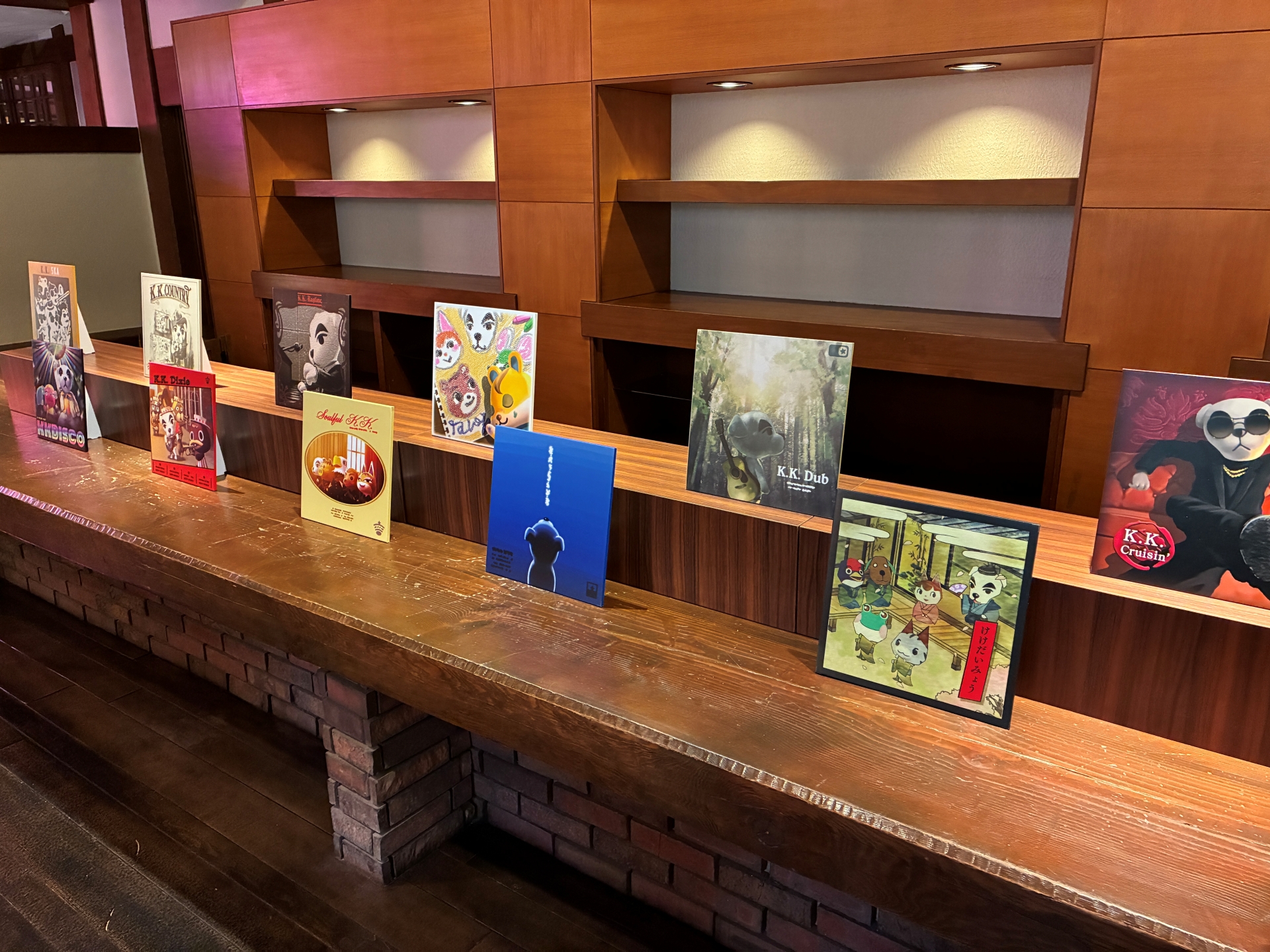 再現された楽曲のジャケット。ズラリと並んでいるので見応えがある