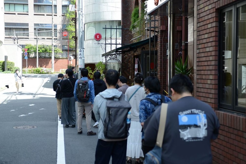 開場時間が迫り、続々と集まった冒険家の皆様による待機列