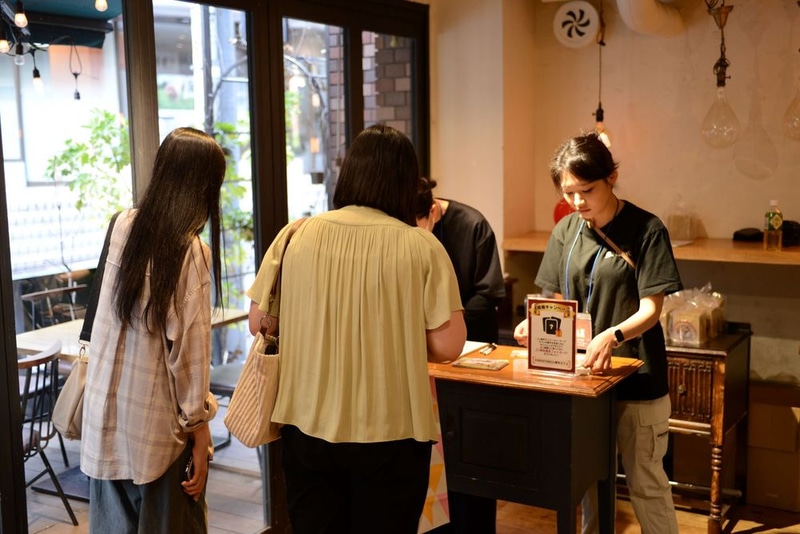 「まだ間に合う！」開場からかなりの時間が経過した後も、続々と足を運んだ冒険家たち