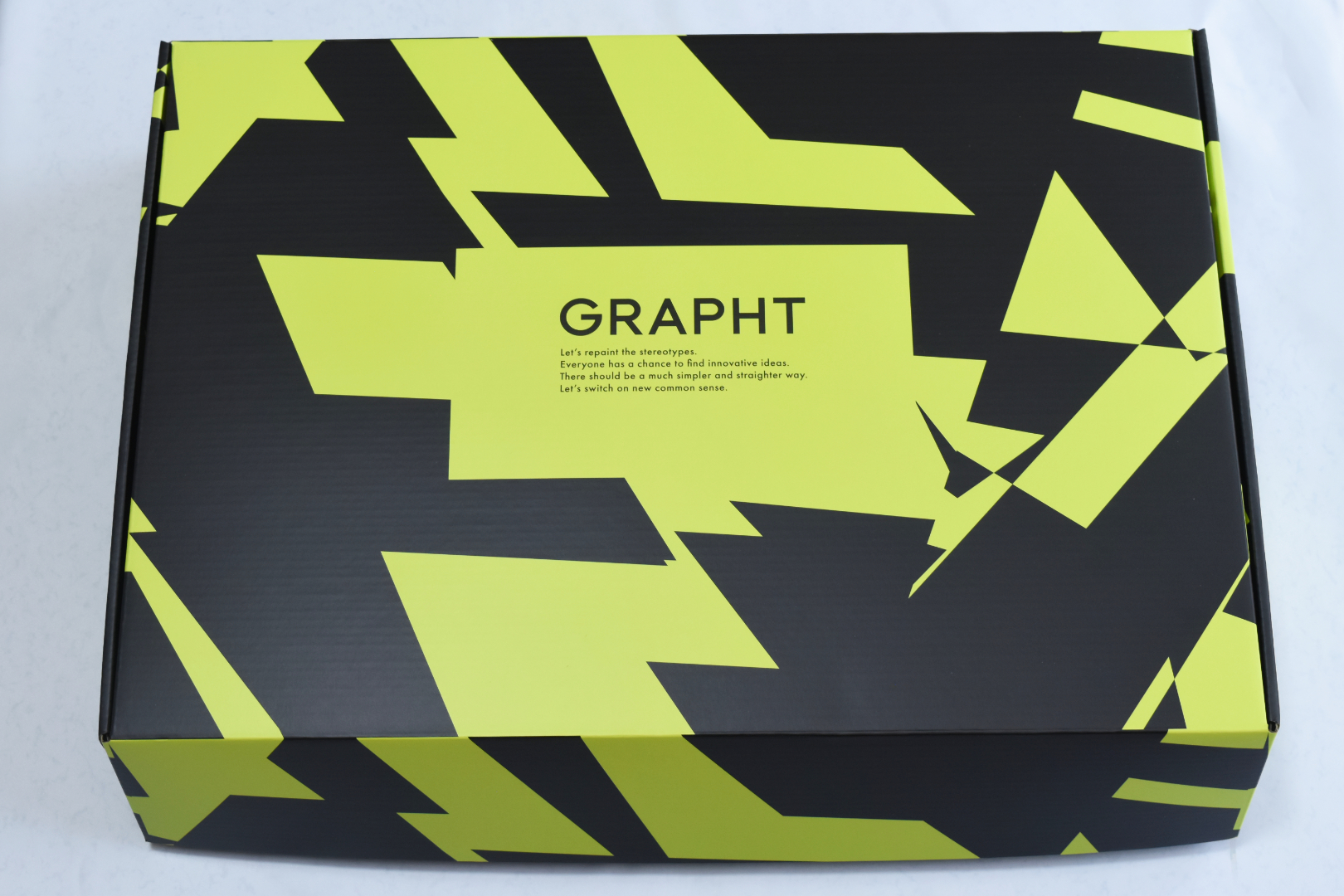 「iO」のパッケージ