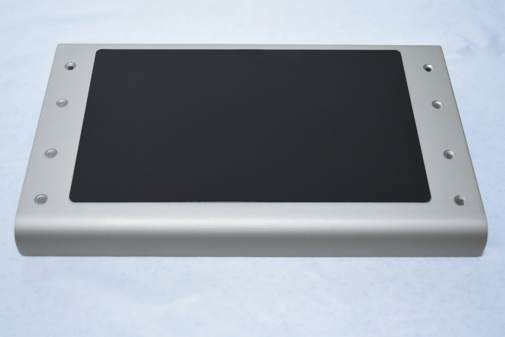 底面に滑り止めシートを貼ることで安定感が爆上がり