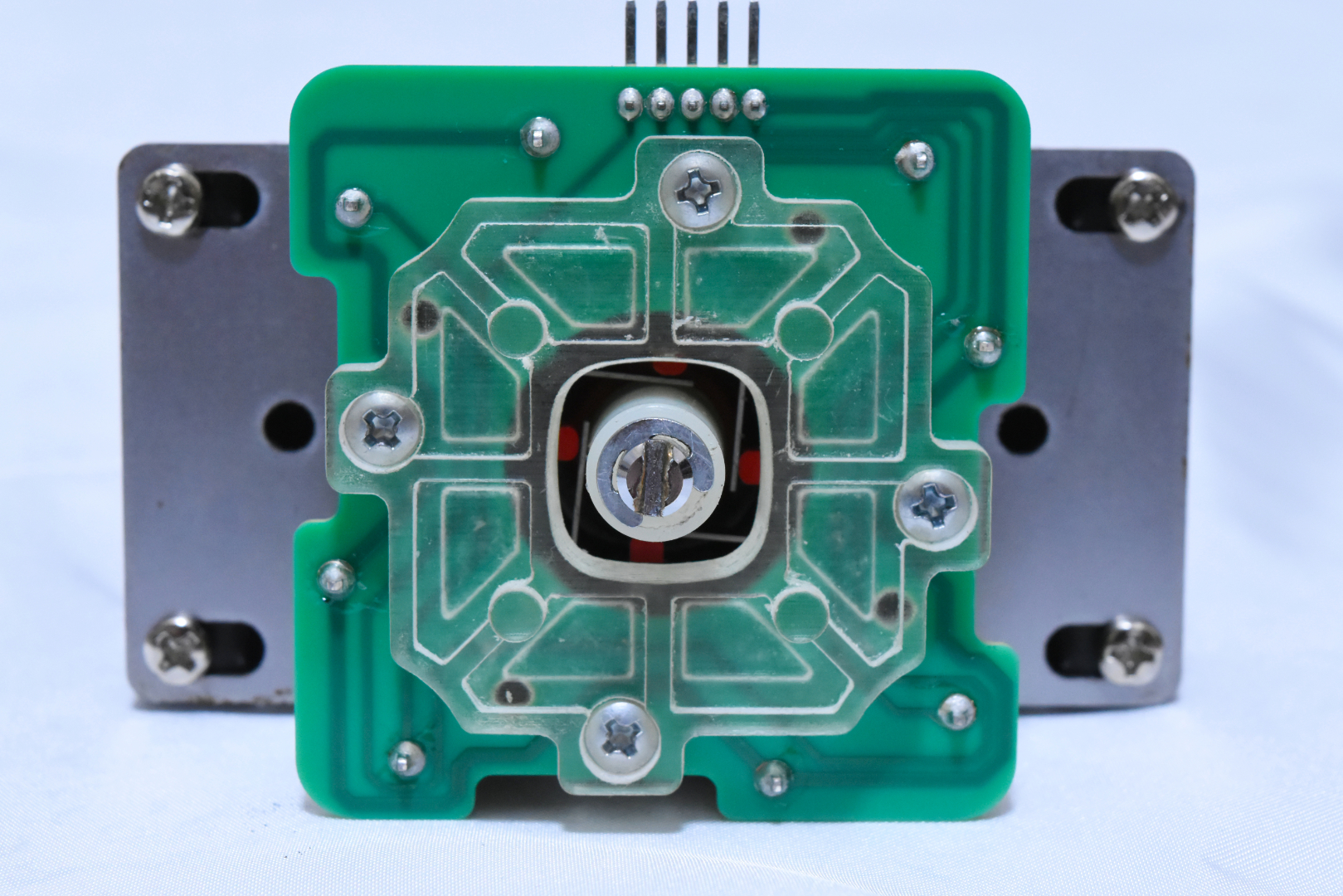 レバーのガイドが従来の物よりも丸みを帯びた形になっている