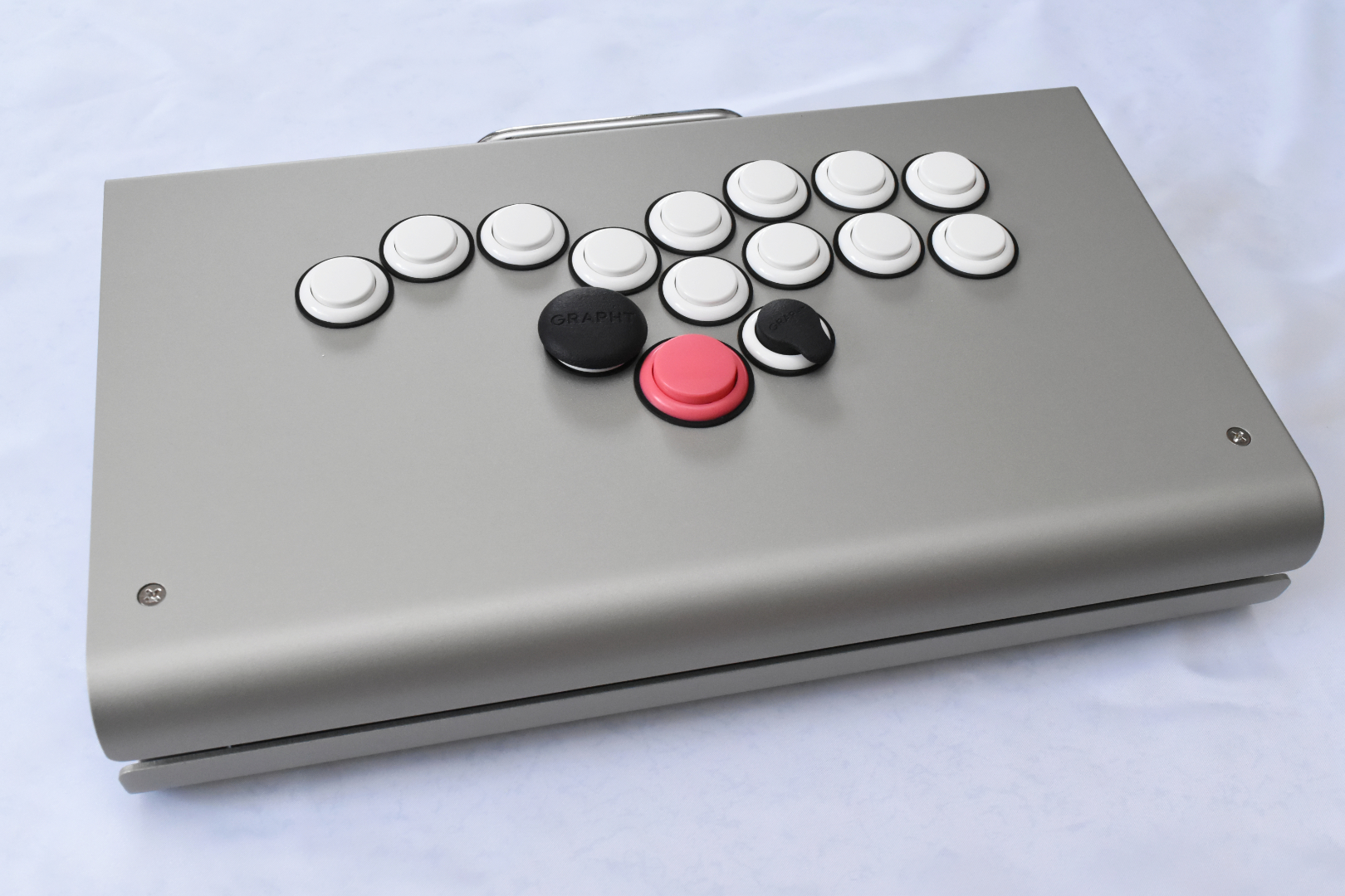 筆者は30mmのボタンをピンクの物に替えて、素早く押したいドライブインパクトとドライブパリィのボタンをクイックアクションボタンキャップに付け替えた