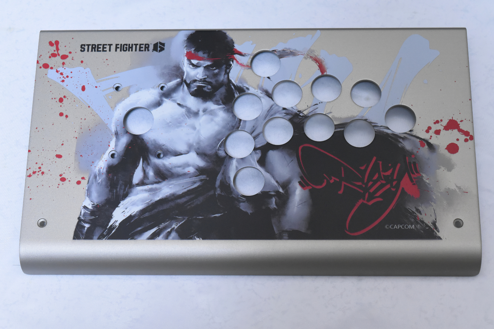 イラストやデザインがプリントされると、無機質だったケースが一変して華やかに