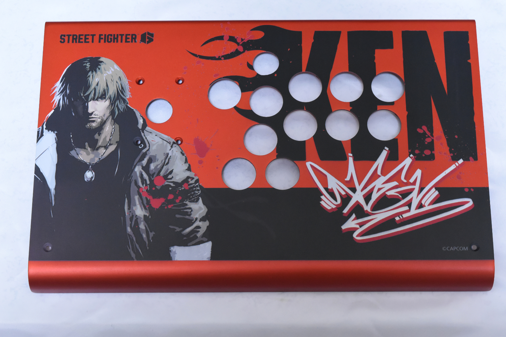 イラストやデザインがプリントされると、無機質だったケースが一変して華やかに