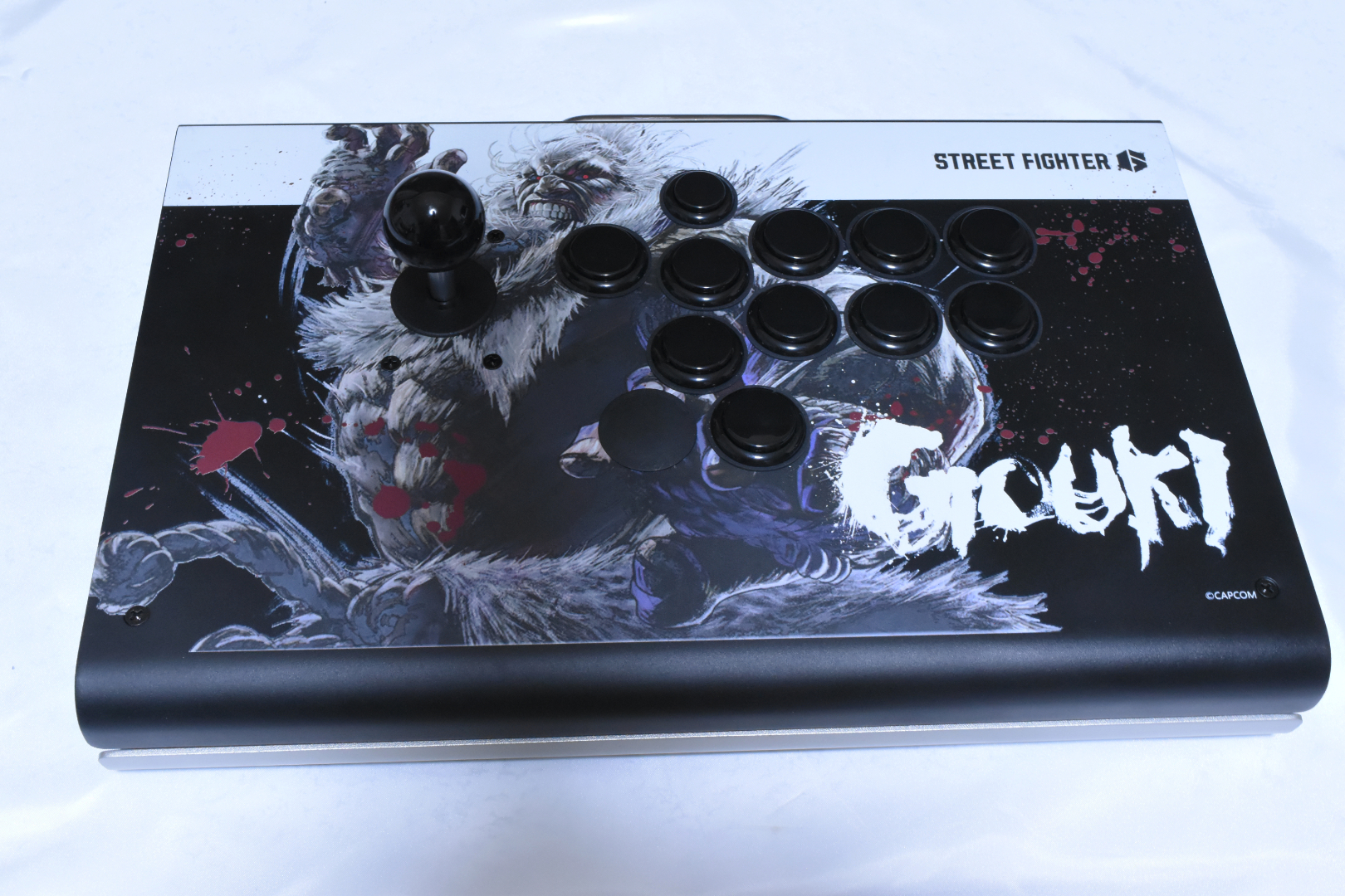 イラストやデザインがプリントされると、無機質だったケースが一変して華やかに