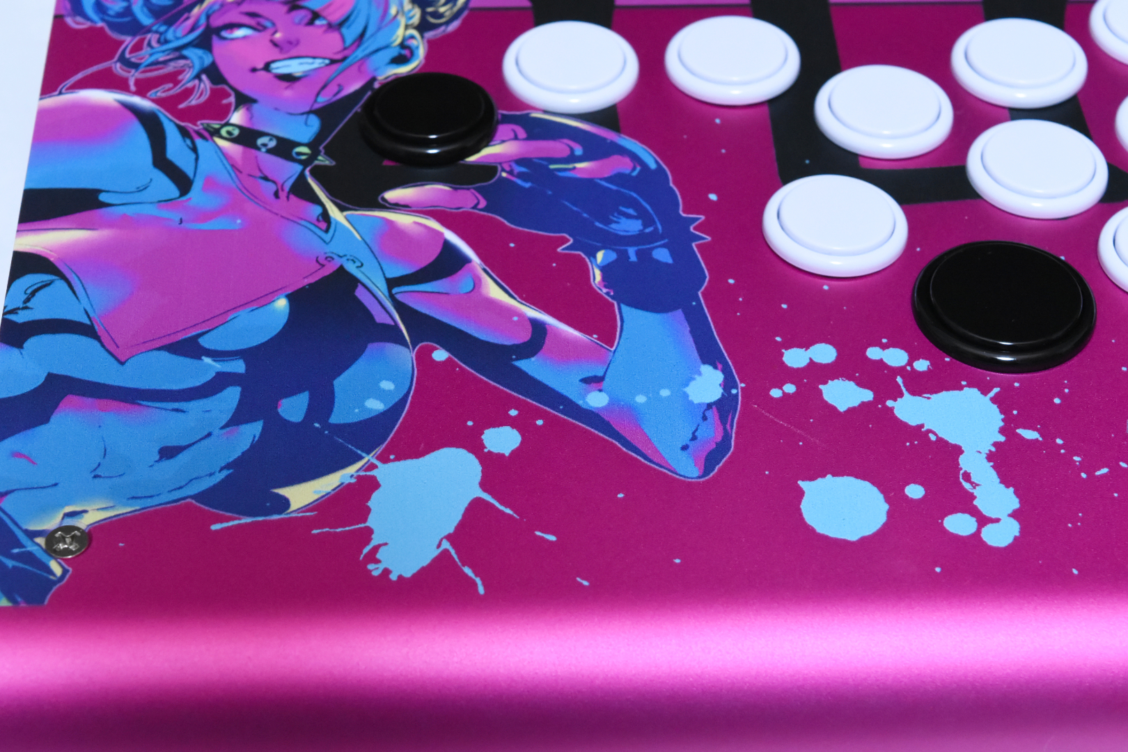 ジュリのコラボ天板を装着してみた。キャラクター名やインクの飛沫のデザインがカッコ良さを際立たせている。他のキャラの天板もぜひ出してもらいたい