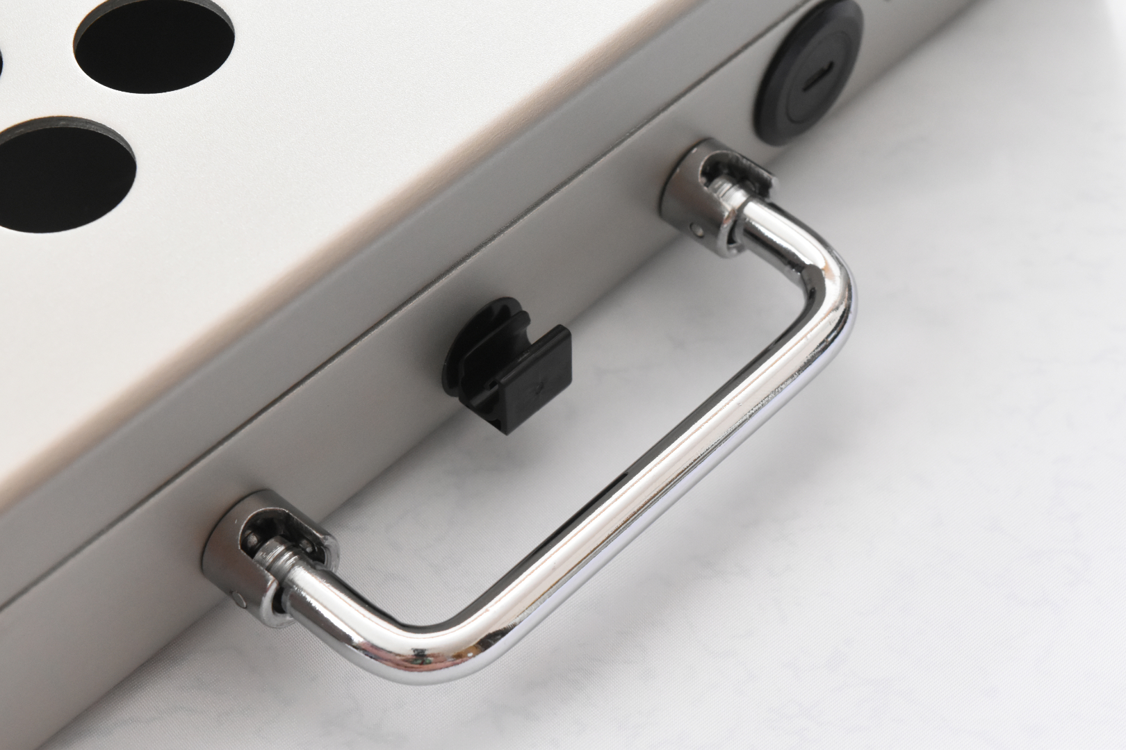 折り畳む方向が間違えていないか確認をしてから固定させよう