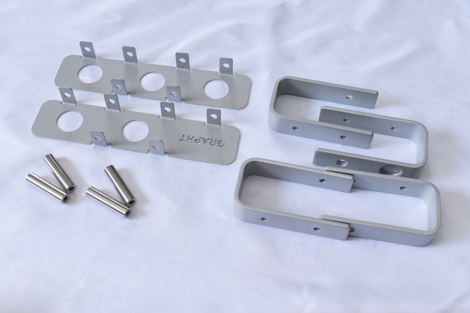 使用するパーツはサイドパネルとUフレーム、そしてその2つを固定させるピラー