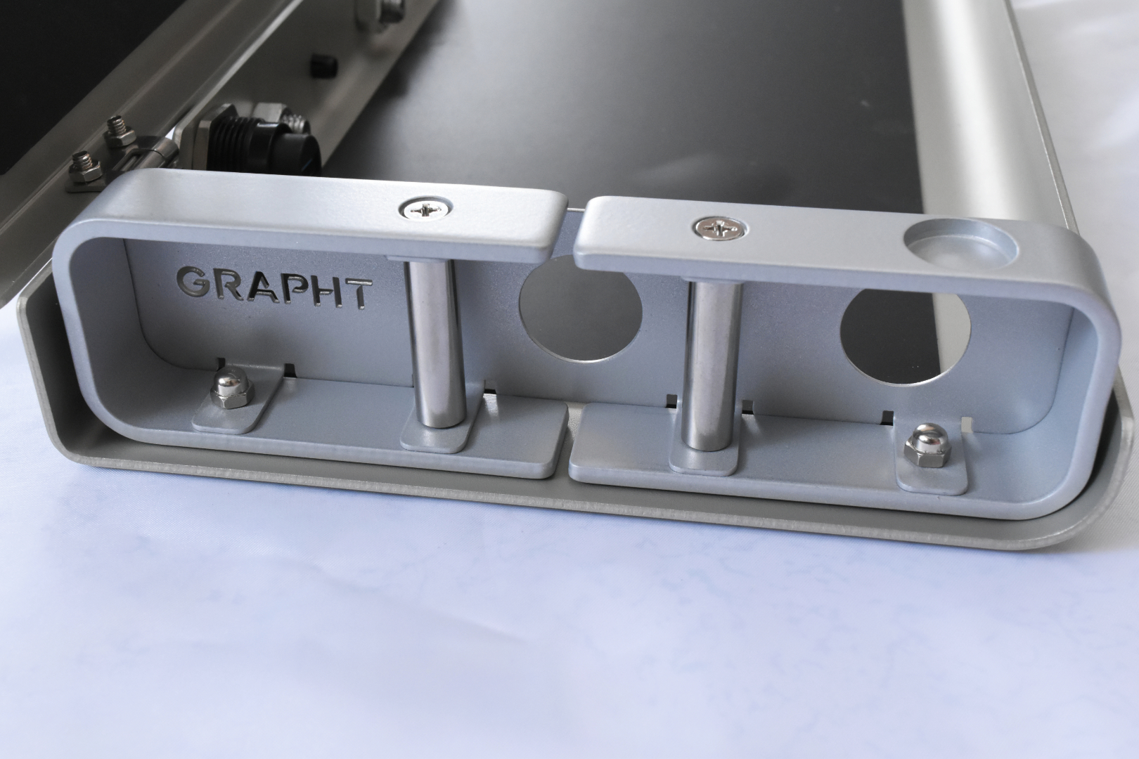 これで取り付け完了。同じ方法でもう片方も付けていく