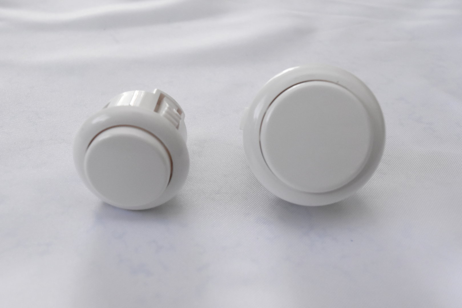 パッと見で大きさが違うので、どっちが24mmか30mmかはすぐに分かると思う