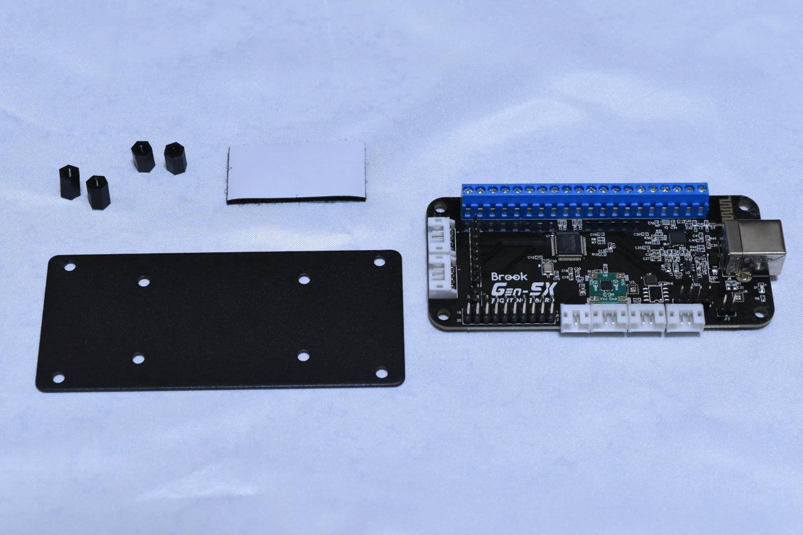 ここで使う基板、PCBマウント、それらを連結させるスペーサー