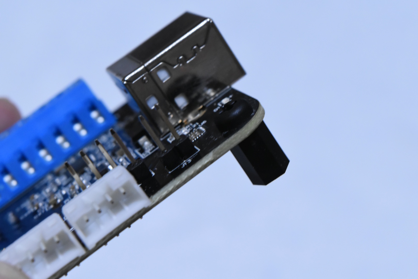 まずは基板にスペーサーを固定