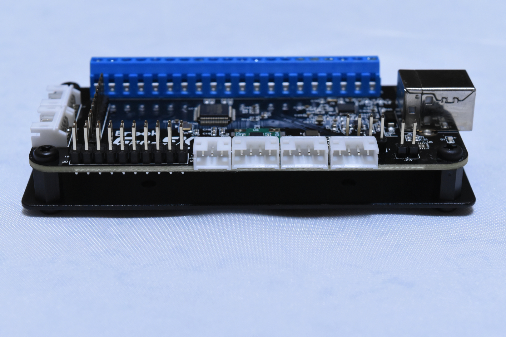 その後、PCBマウントとスペーサーをネジ止めすれば完成