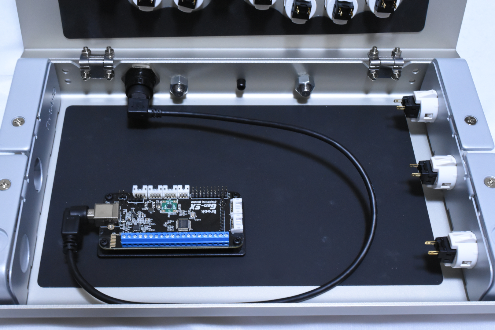 写真の様に繋ぐだけでオッケー