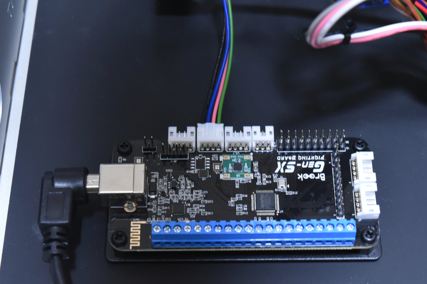 繋ぐ場所はこの通り。これで配線もほぼ完了だ