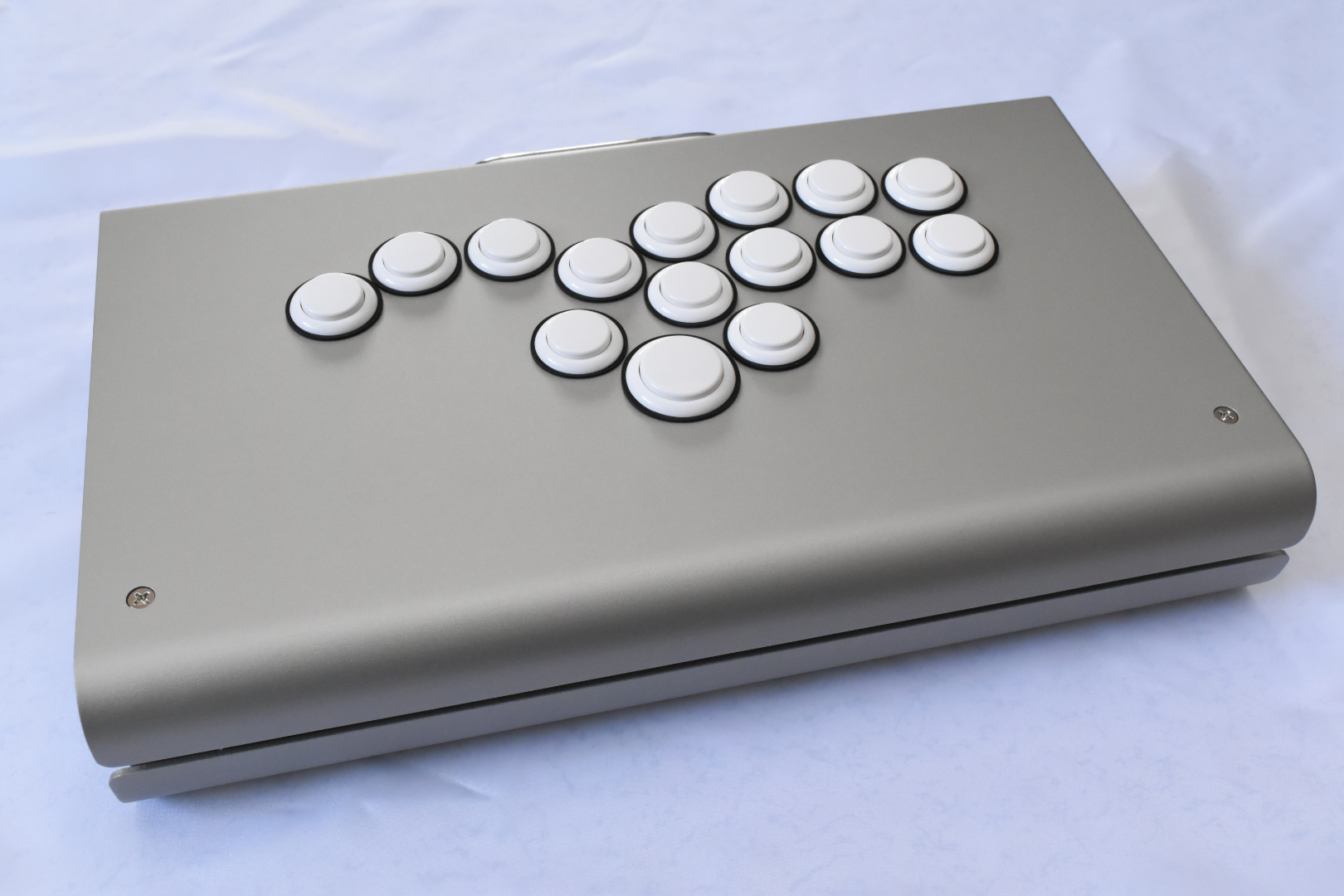 金属の塊というような武骨でカッコ良いフォルムをしている