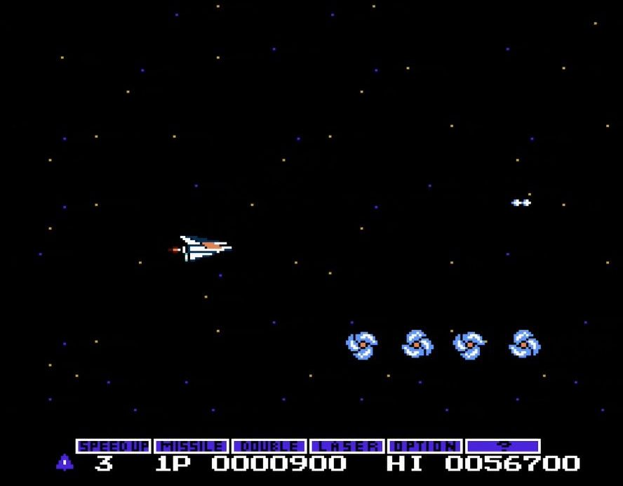 ゲーム開始直後にファンの編隊が出現し……、