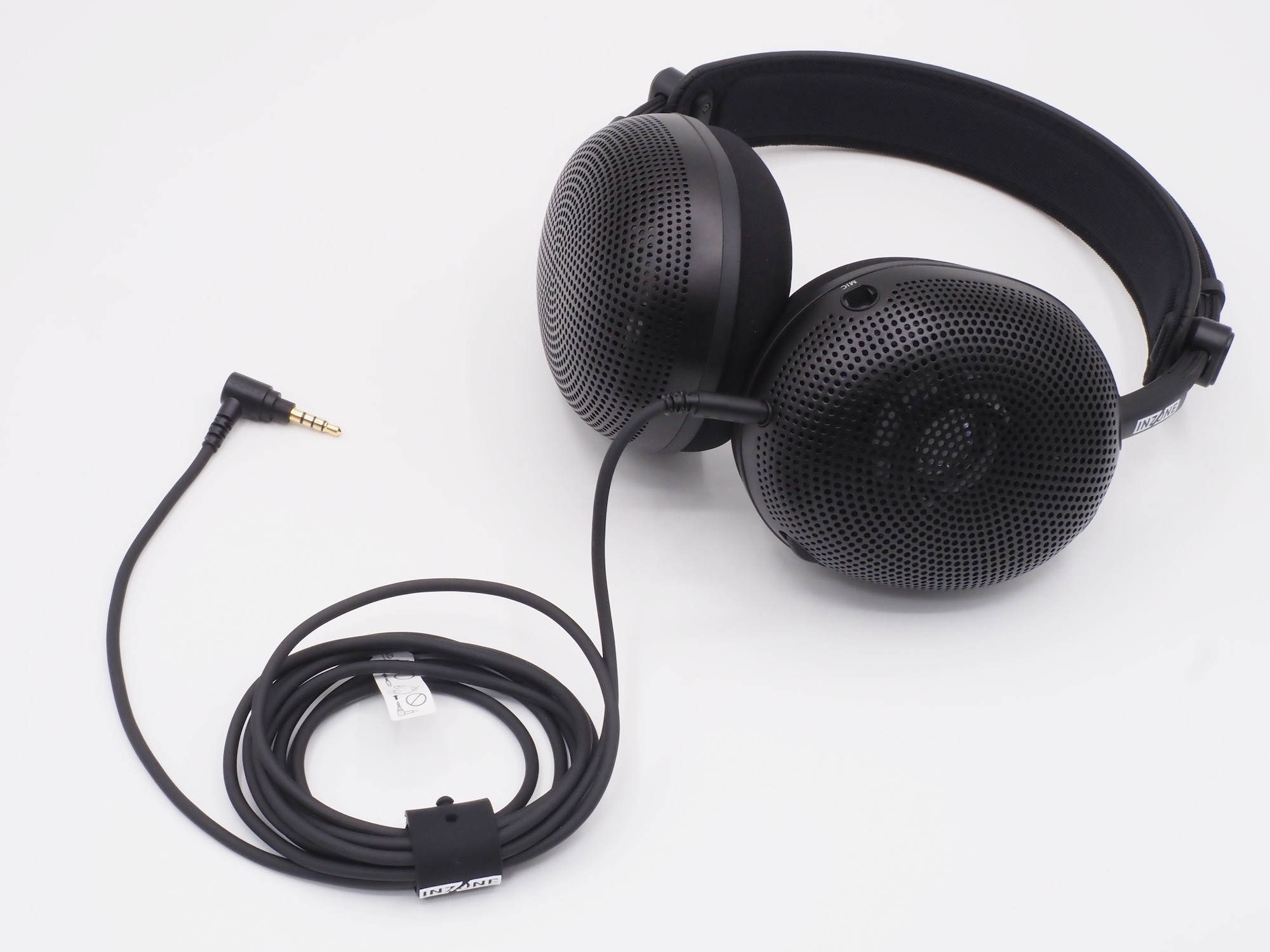 3.5mmオーディオケーブルでPCや様々なゲーム機に接続可能