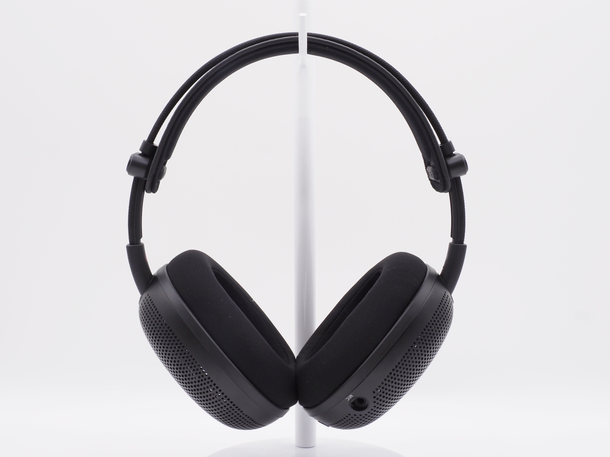 こちらの画像は一番長い状態。比較的頭が大きめの筆者でも全く問題なかった