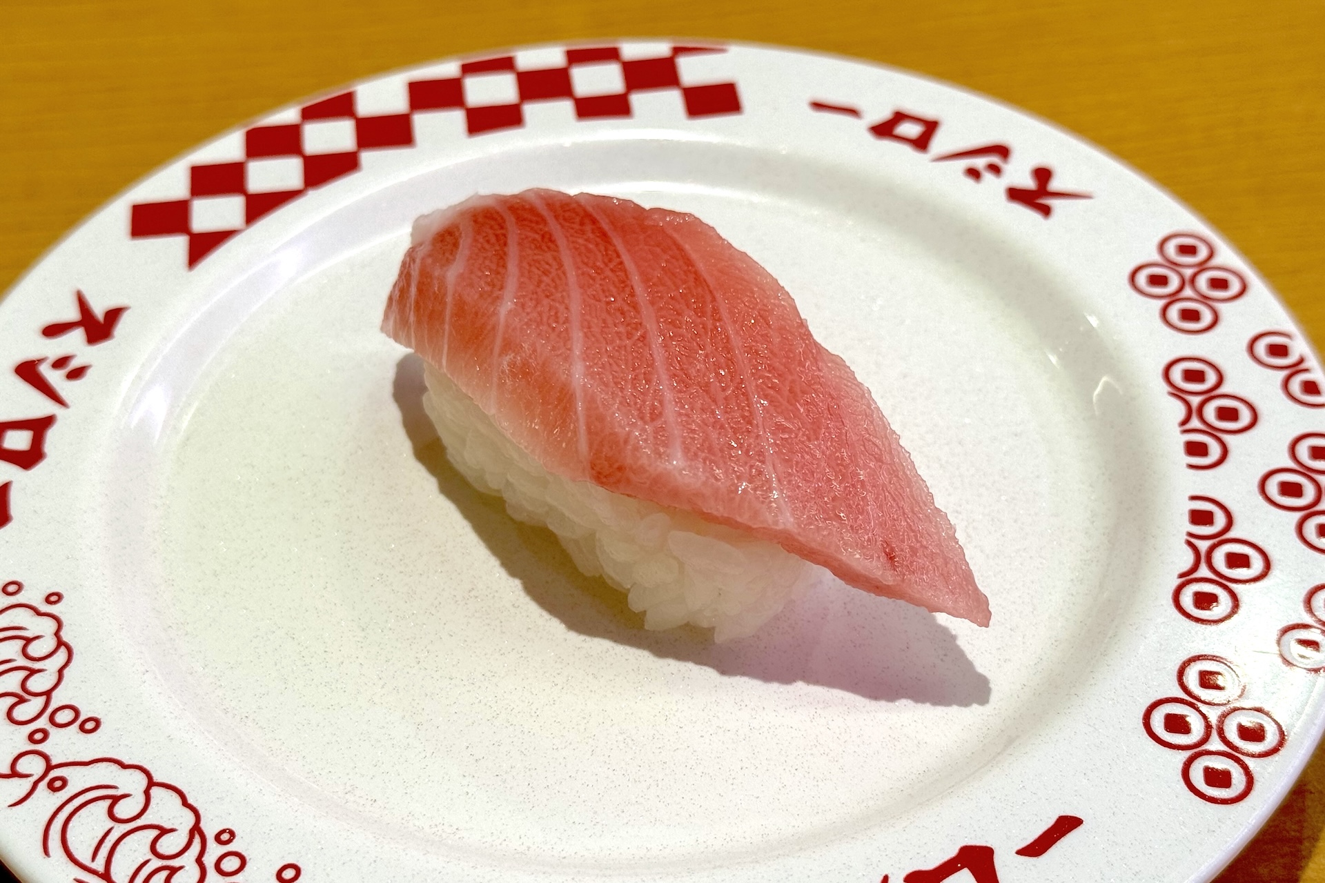 大とろ 価格：110円〜 販売期間：4月22日〜4月29日 ※但し販売数量予定数325万食が完売次第終了