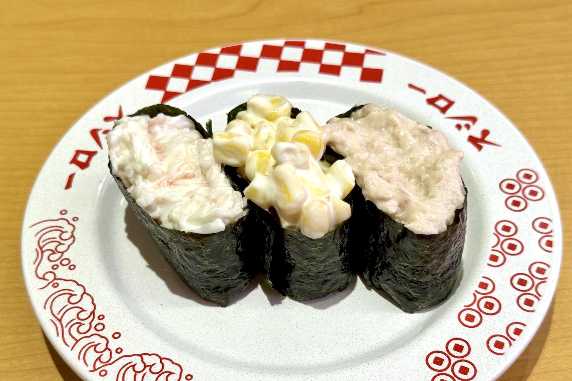 サラダ3貫盛り 価格：120円〜 販売期間：4月22日〜5月10日 ※但し販売数量予定数126万食が完売次第終了