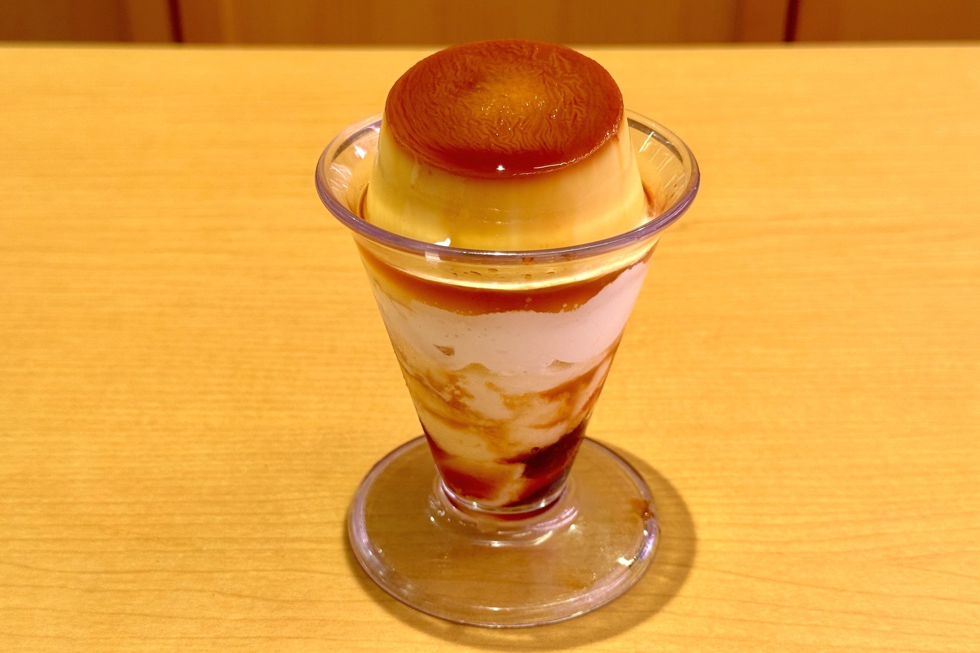 クラシックプリンパフェ 価格：380円〜 販売期間：4月22日〜5月10日 ※但し販売数量予定数48万食が完売次第終了