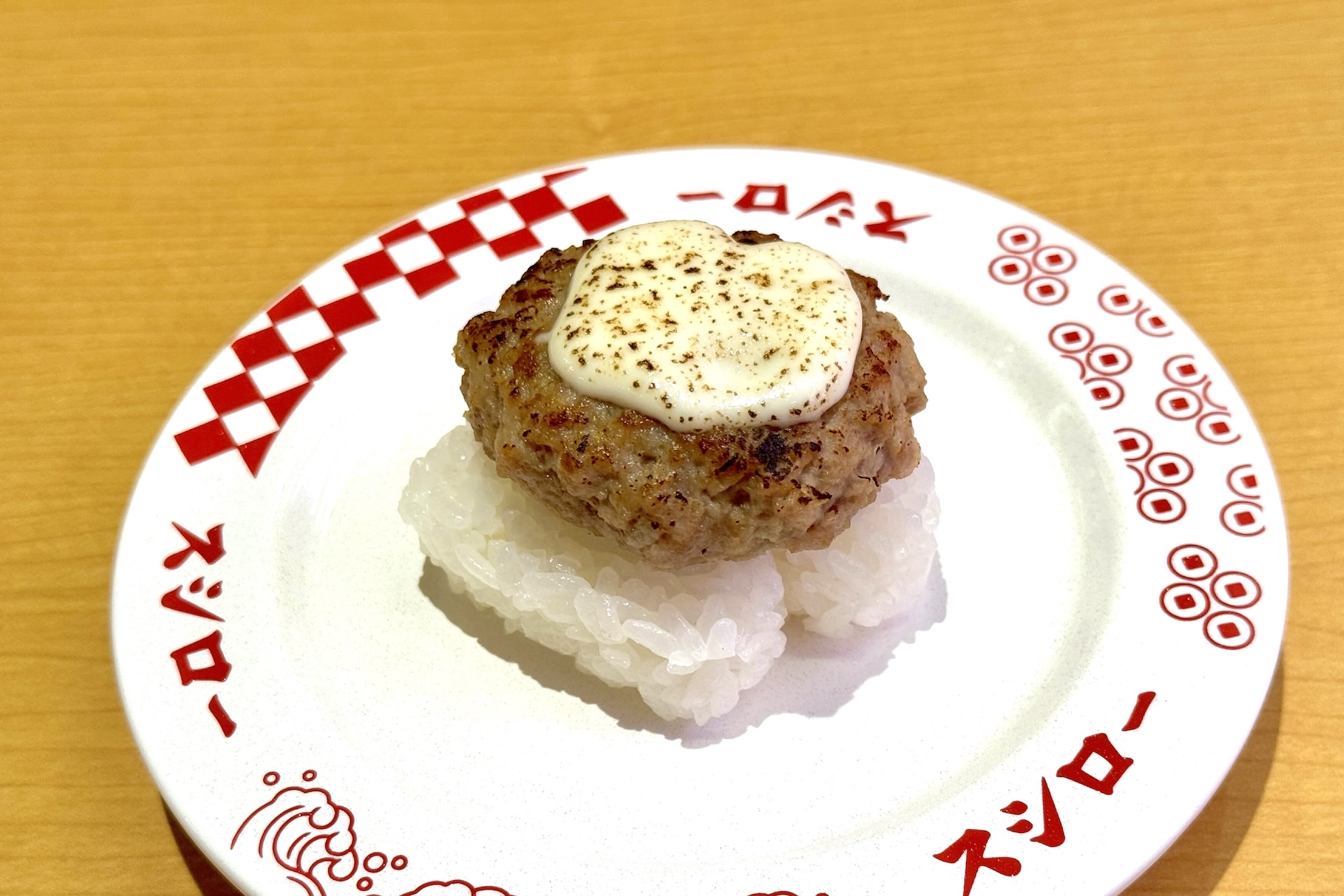 とろ〜りチーズに炙りハンバーグ 価格：200円〜 販売期間：4月22日〜5月10日 ※但し販売数量予定数50万食が完売次第終了