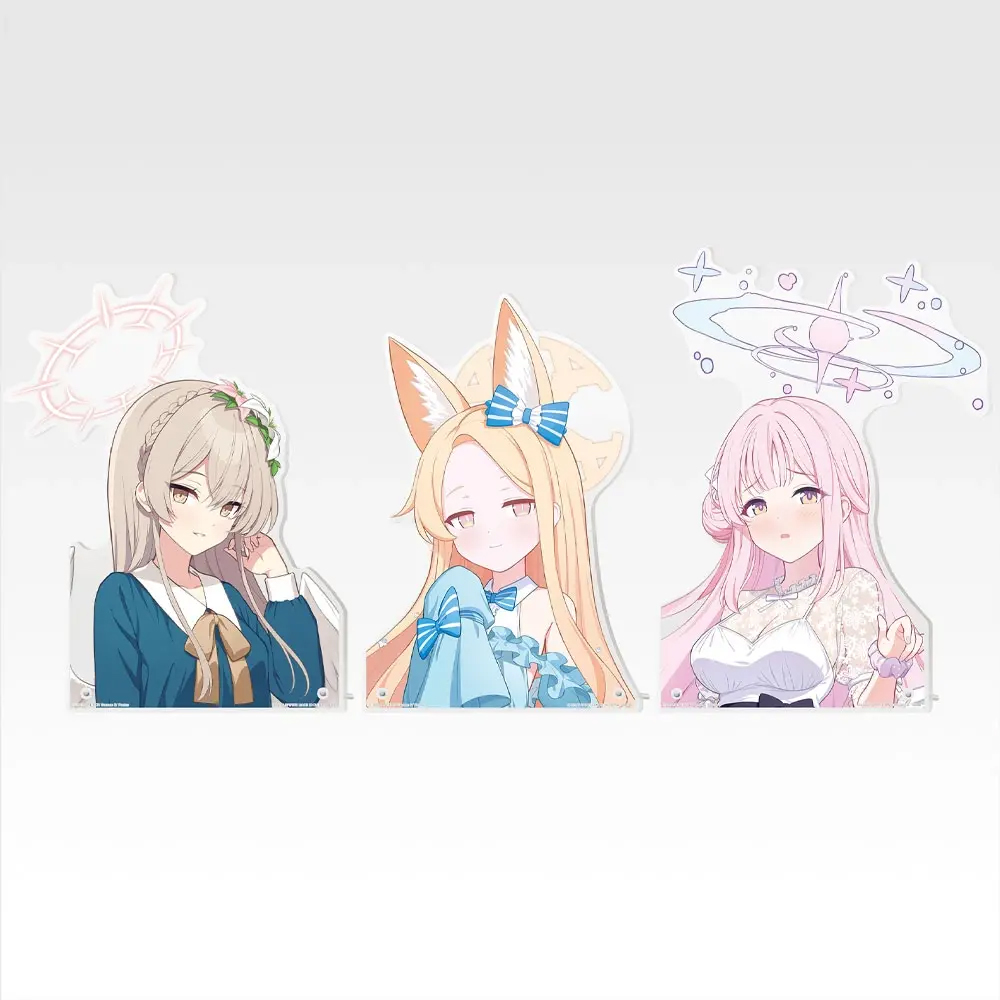 トリニティ総合学園の生徒会にあたる政治機関「ティーパーティー」の「ナギサ」、「セイア」、「ミカ」のアクリル製ビジュアルボード