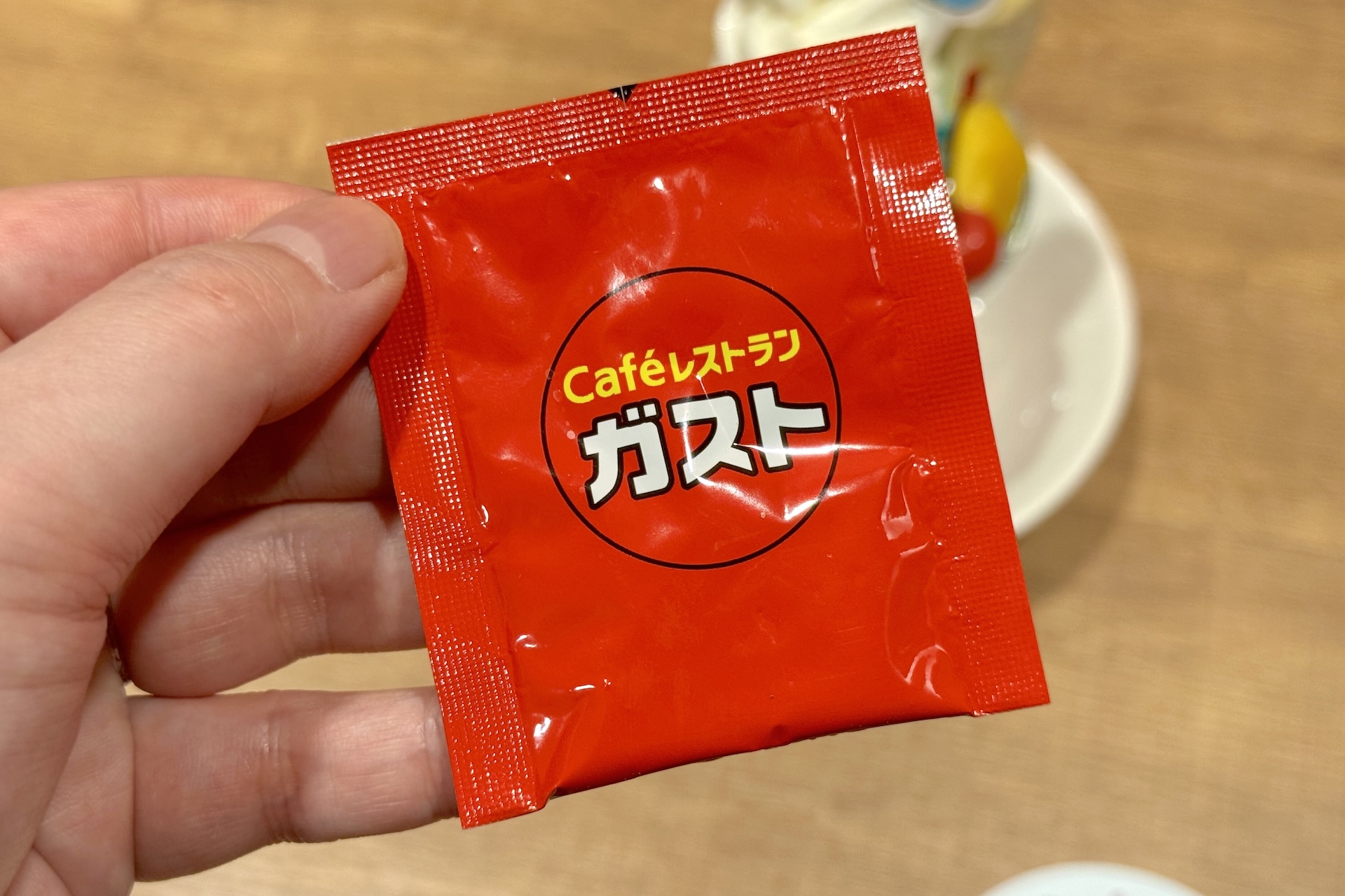 付属の「パチパチアメ」がこれまたいい仕事をしてくれる。食べると思わず笑顔に！