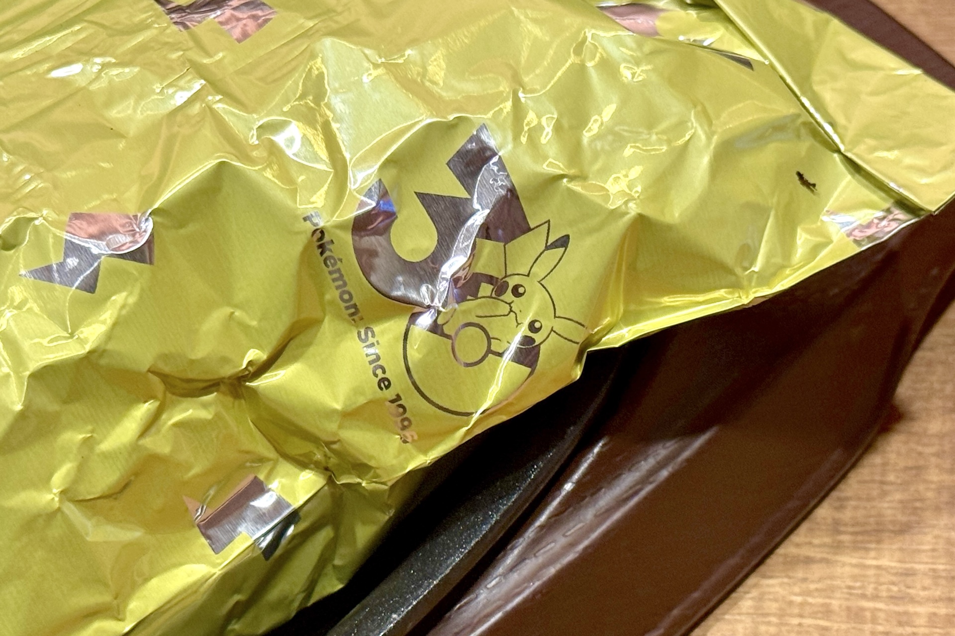 ホイルは「ポケモン」30周年オリジナルデザインになっている
