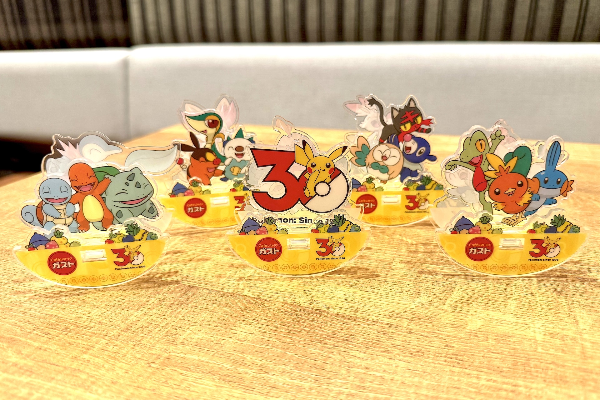 ランダム提供のためなかなかコンプリートは難しいかもしれないが、集めたくなるコレクション性の高いものとなっている。友人同士で推しポケモンのものと交換したりするのも楽しそうだ