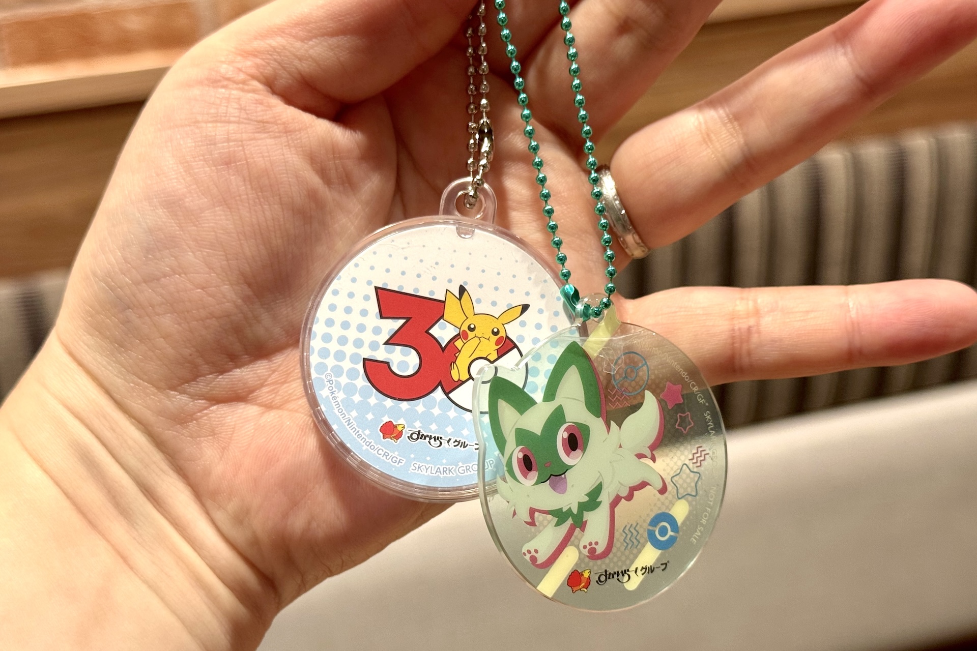 アクリルチャーム、迷路チャームはボールチェーン付きで、ジャラっとカバンなどに装着してみるのも良さそう