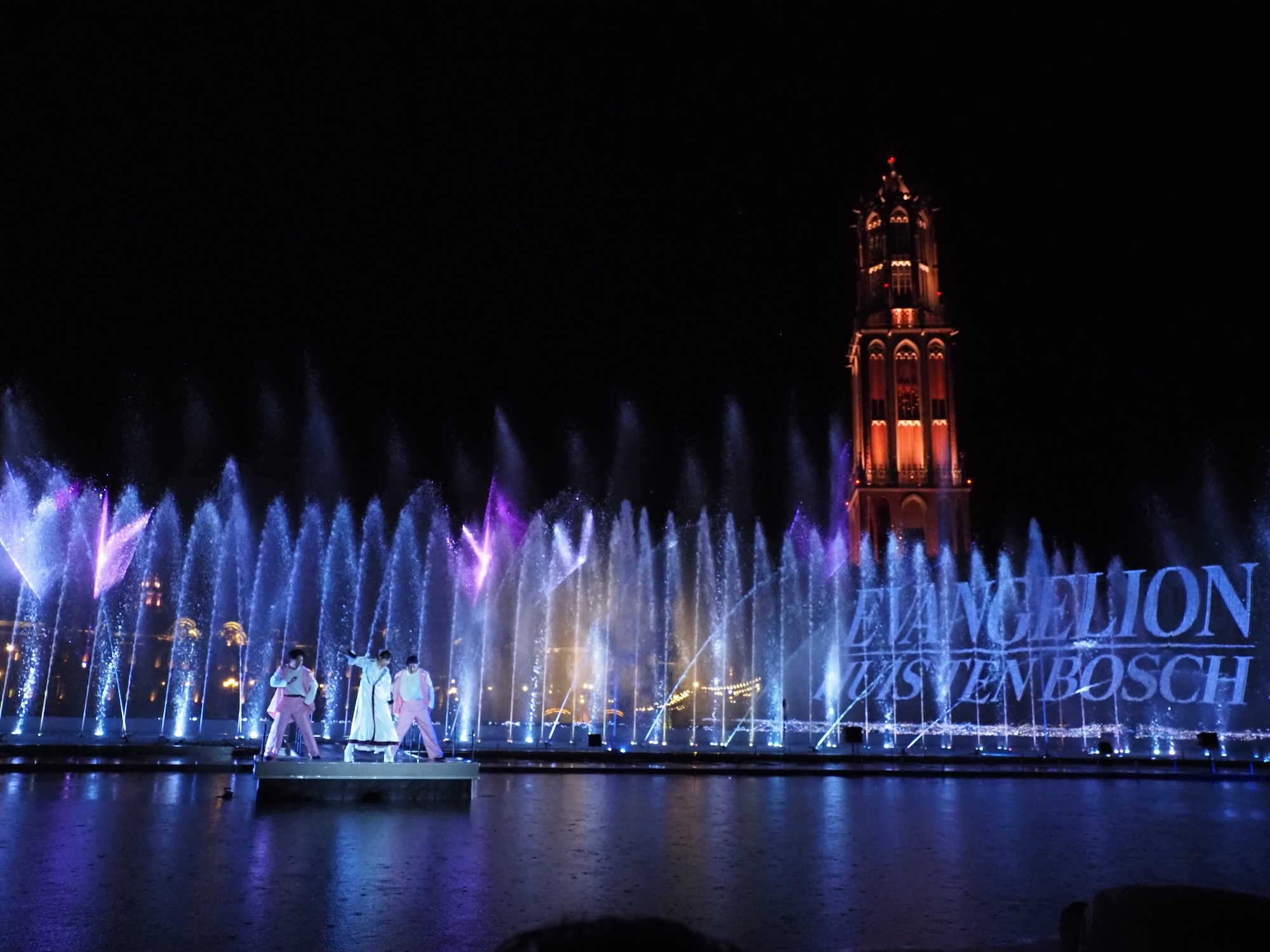 先行オープン日には高橋洋子さんによる特別ショーも開催