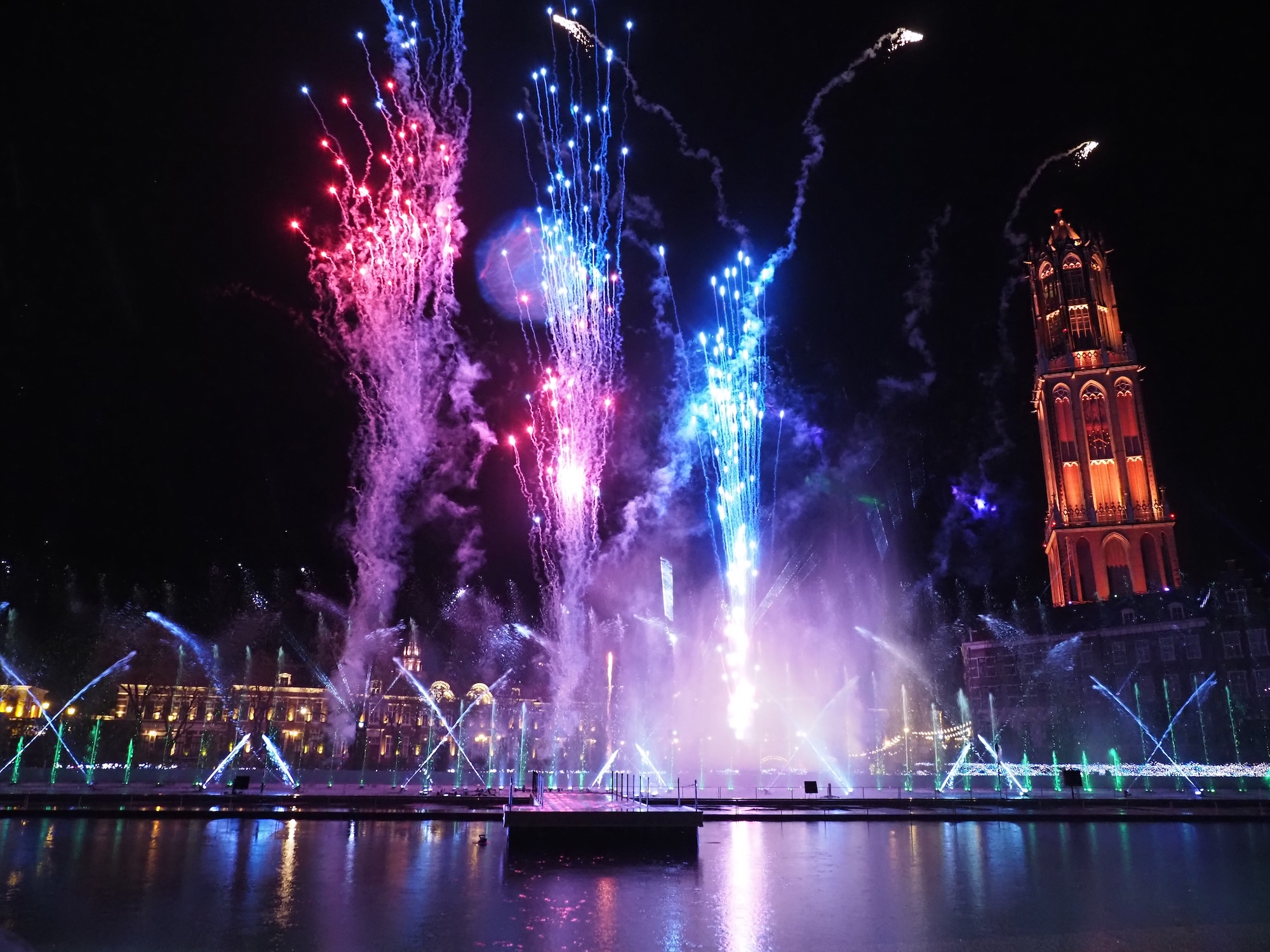 先行オープン日には高橋洋子さんによる特別ショーも開催