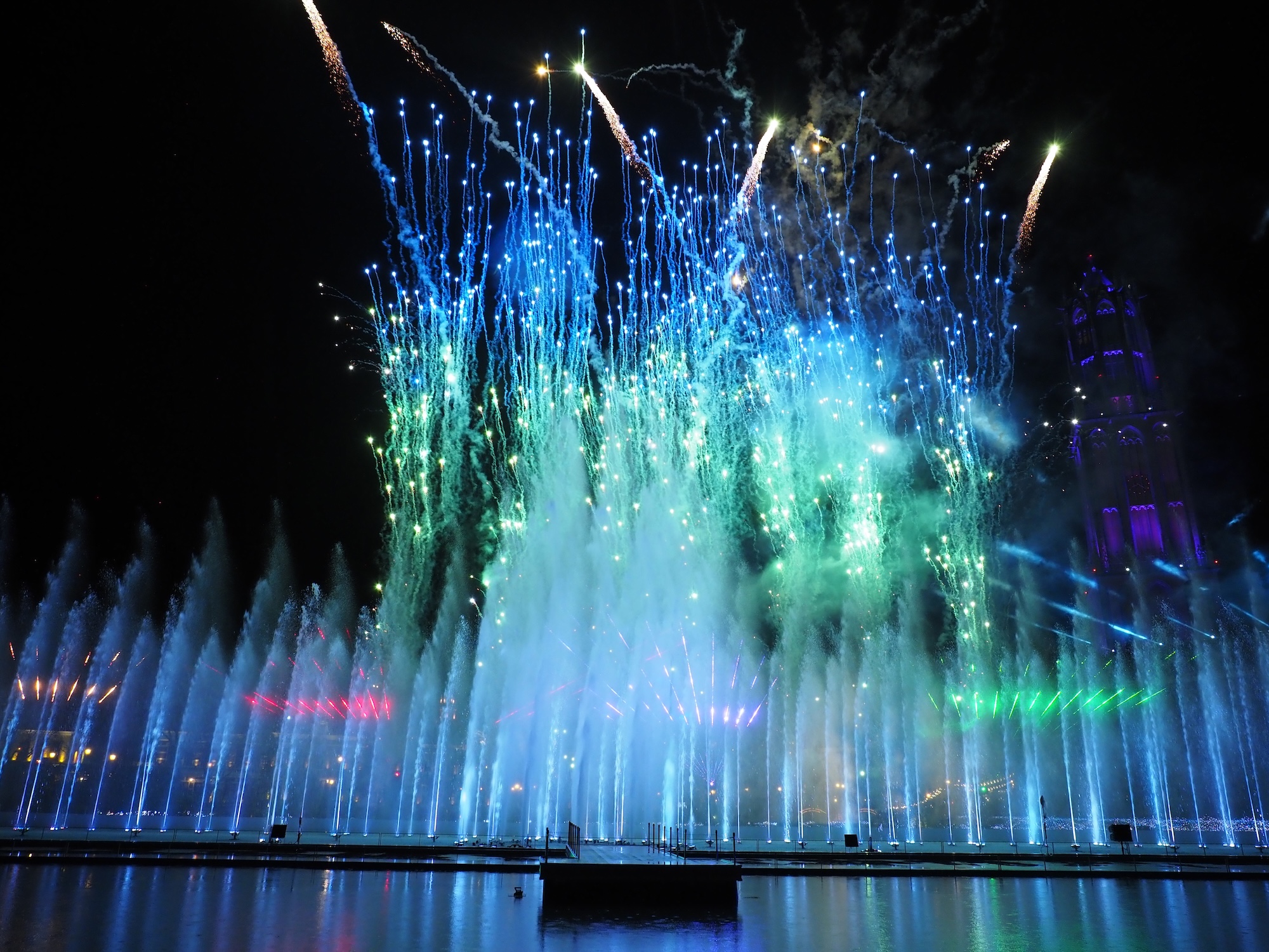 先行オープン日には高橋洋子さんによる特別ショーも開催