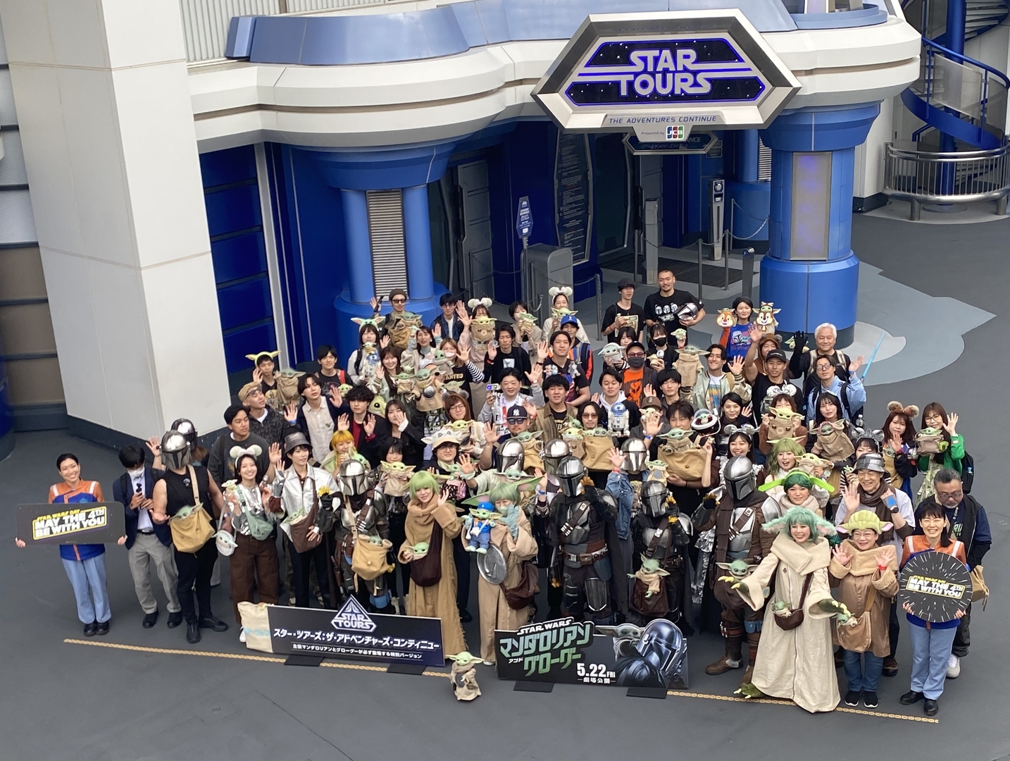 多数のゲストが特別に招待。本イベント限定で仮装が許可されていた