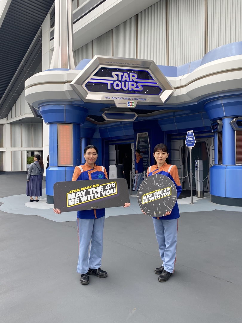 フォトパネルを持ったキャストの方。一緒に撮影もしてくれる