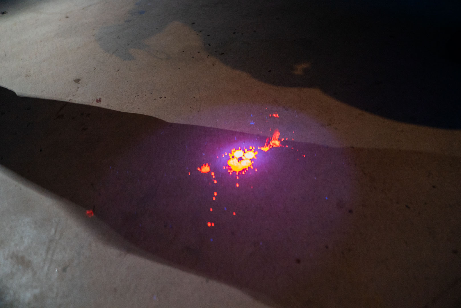 この赤い点は……まさか？？