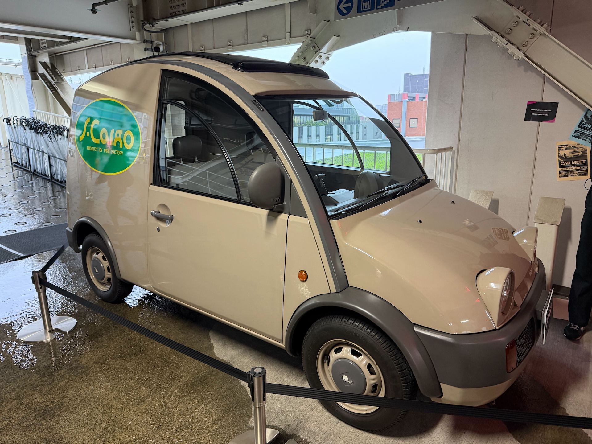 会場では軽食も販売されていたが、出店には日本が誇る軽トラが使われていた。