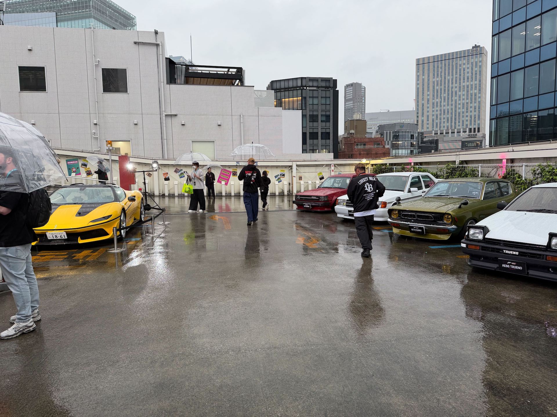 会場では軽食も販売されていたが、出店には日本が誇る軽トラが使われていた。