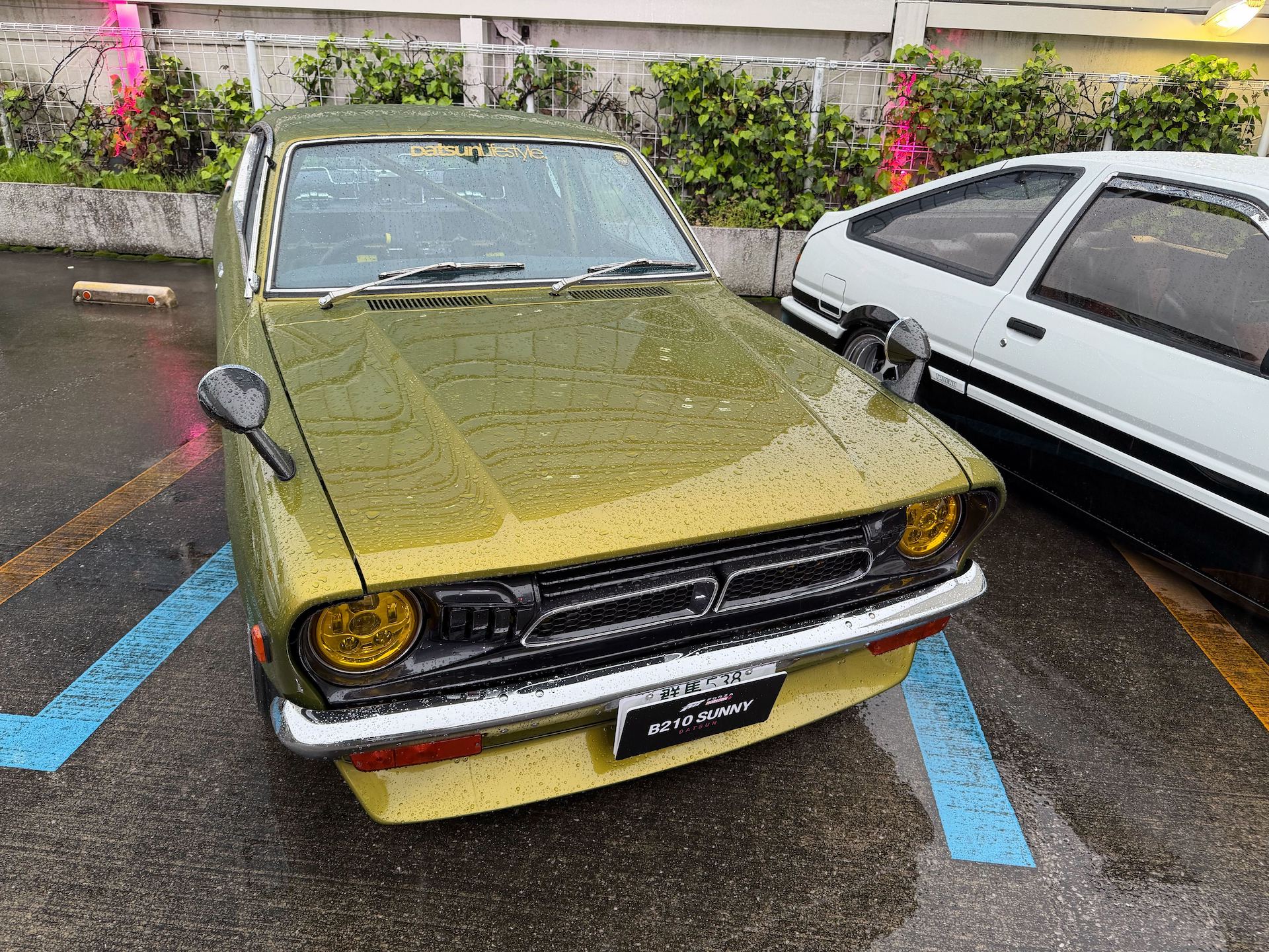 会場では軽食も販売されていたが、出店には日本が誇る軽トラが使われていた。