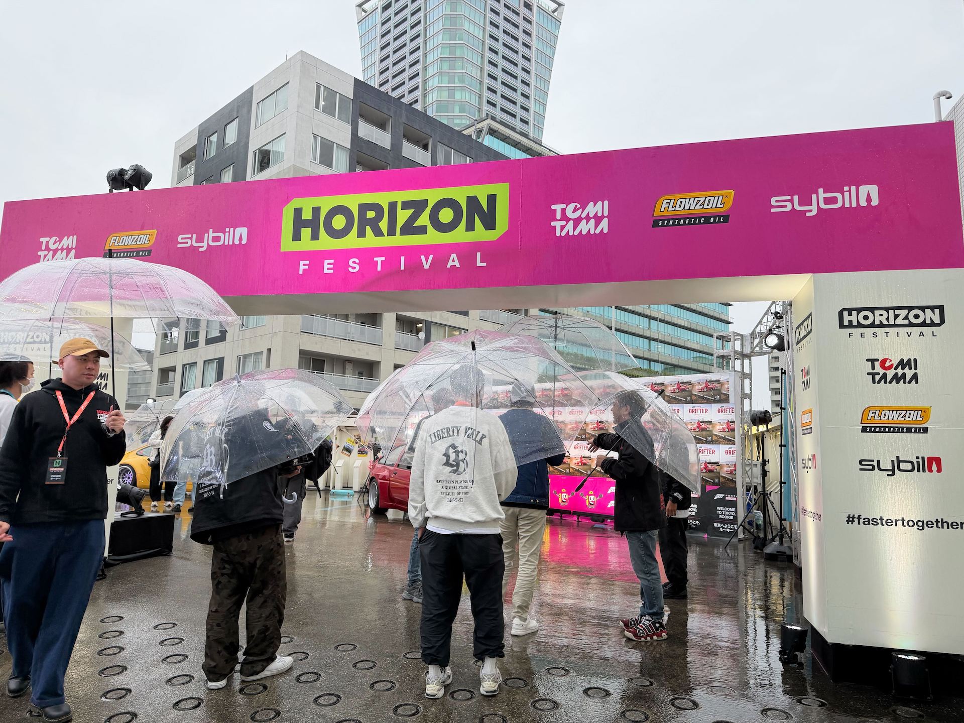 会場では軽食も販売されていたが、出店には日本が誇る軽トラが使われていた。