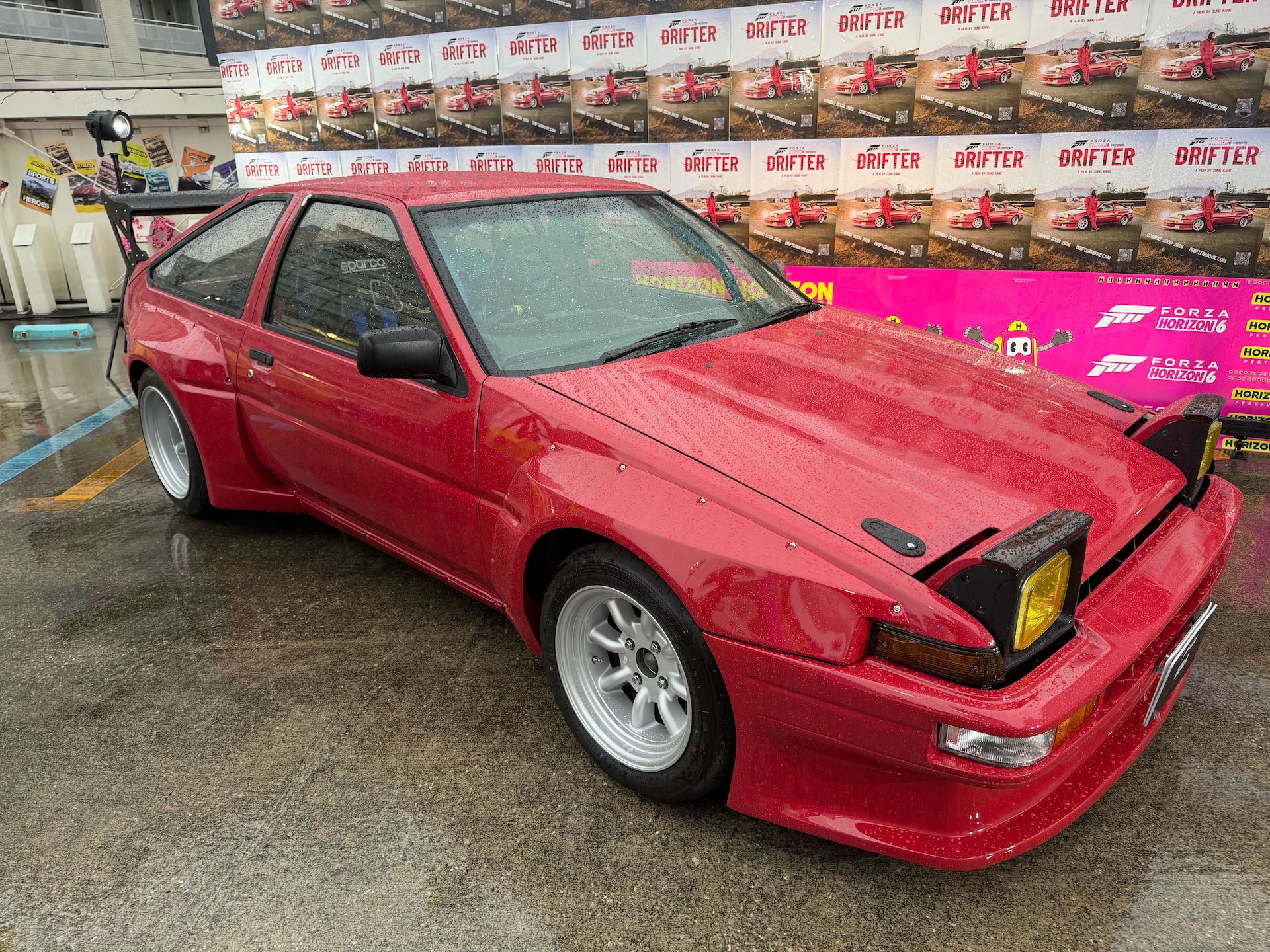 会場では軽食も販売されていたが、出店には日本が誇る軽トラが使われていた。