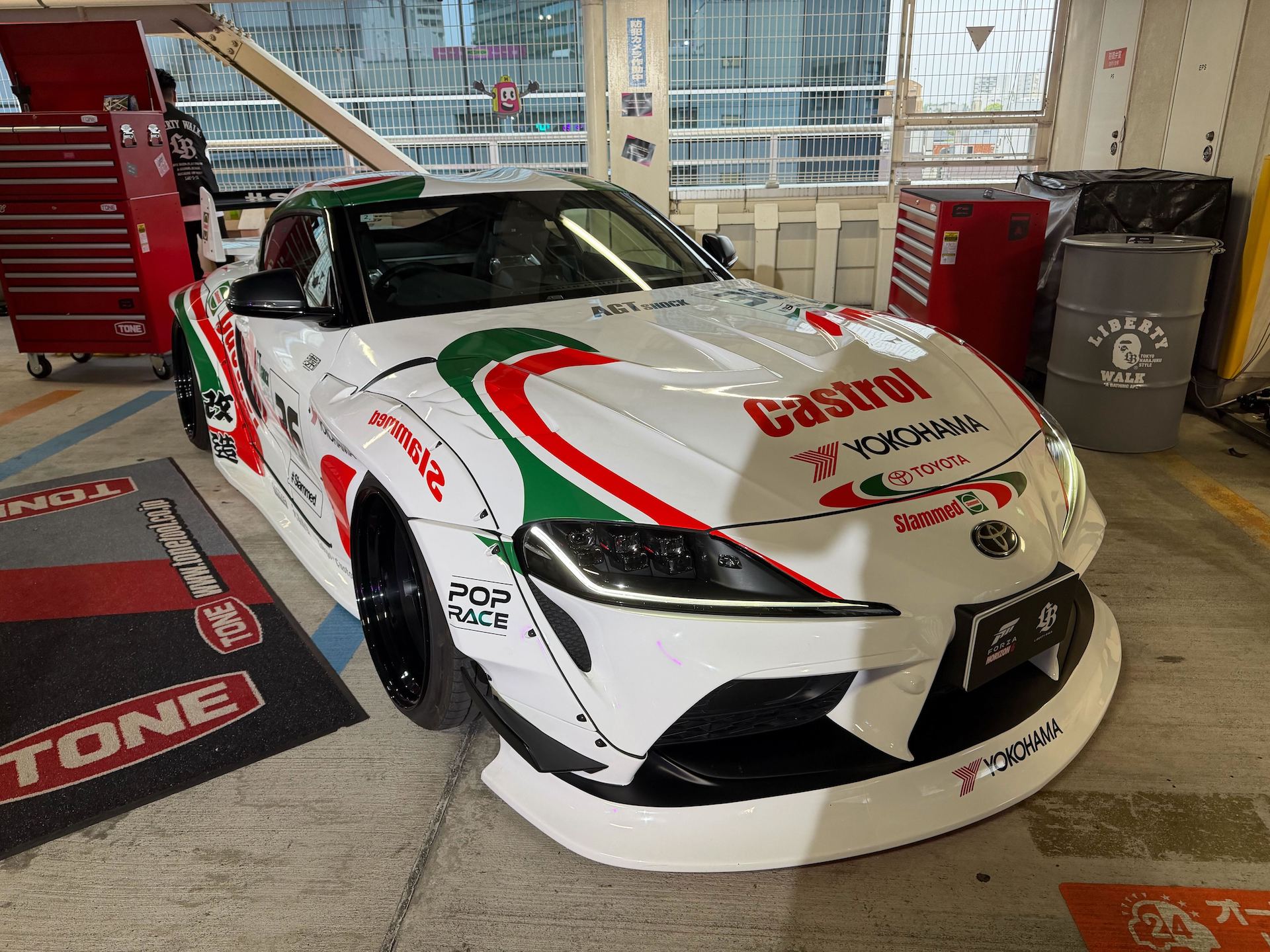 会場では軽食も販売されていたが、出店には日本が誇る軽トラが使われていた。